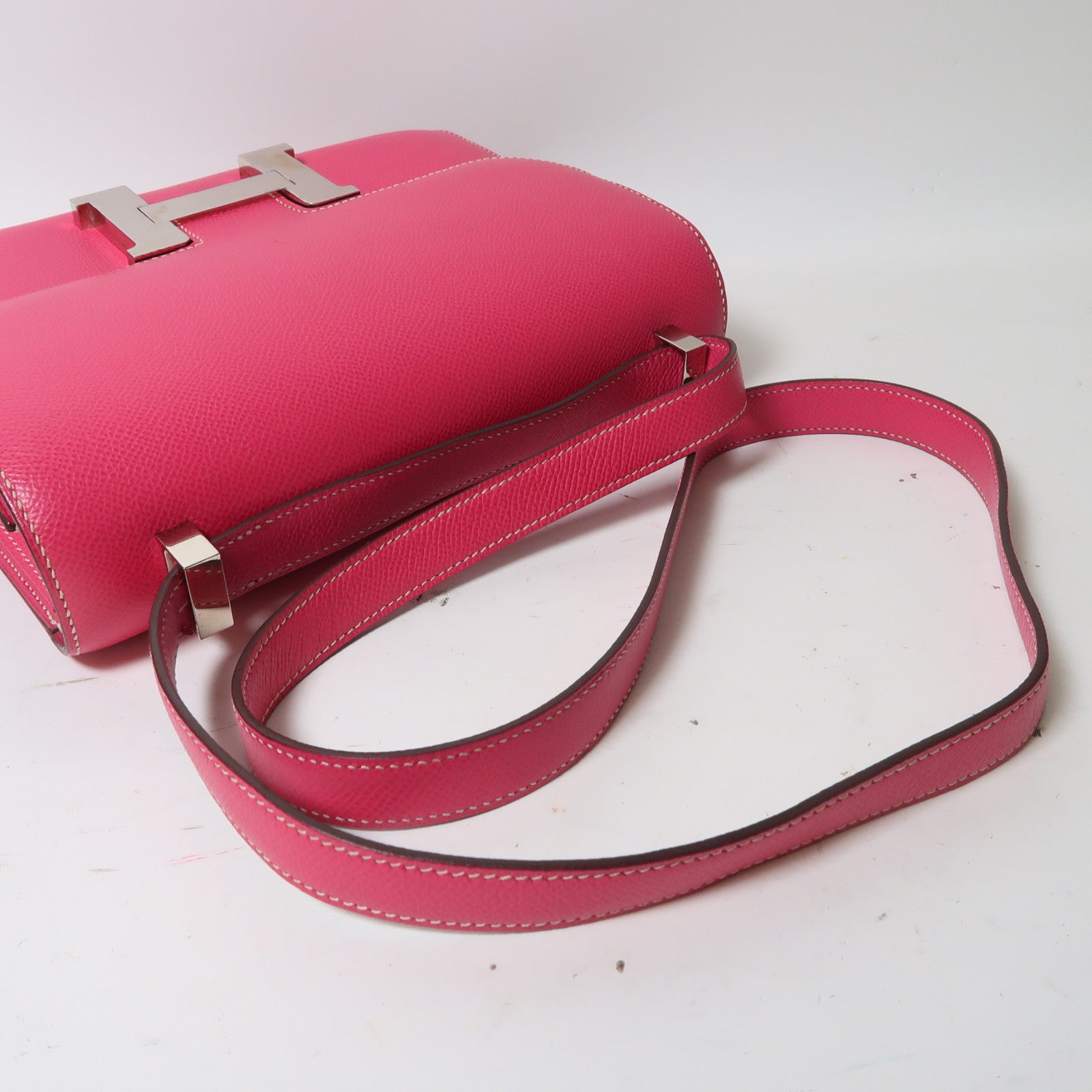 HERMES Epsom皮革Constance 24銀扣肩背袋Rose Tyrien粉紅色