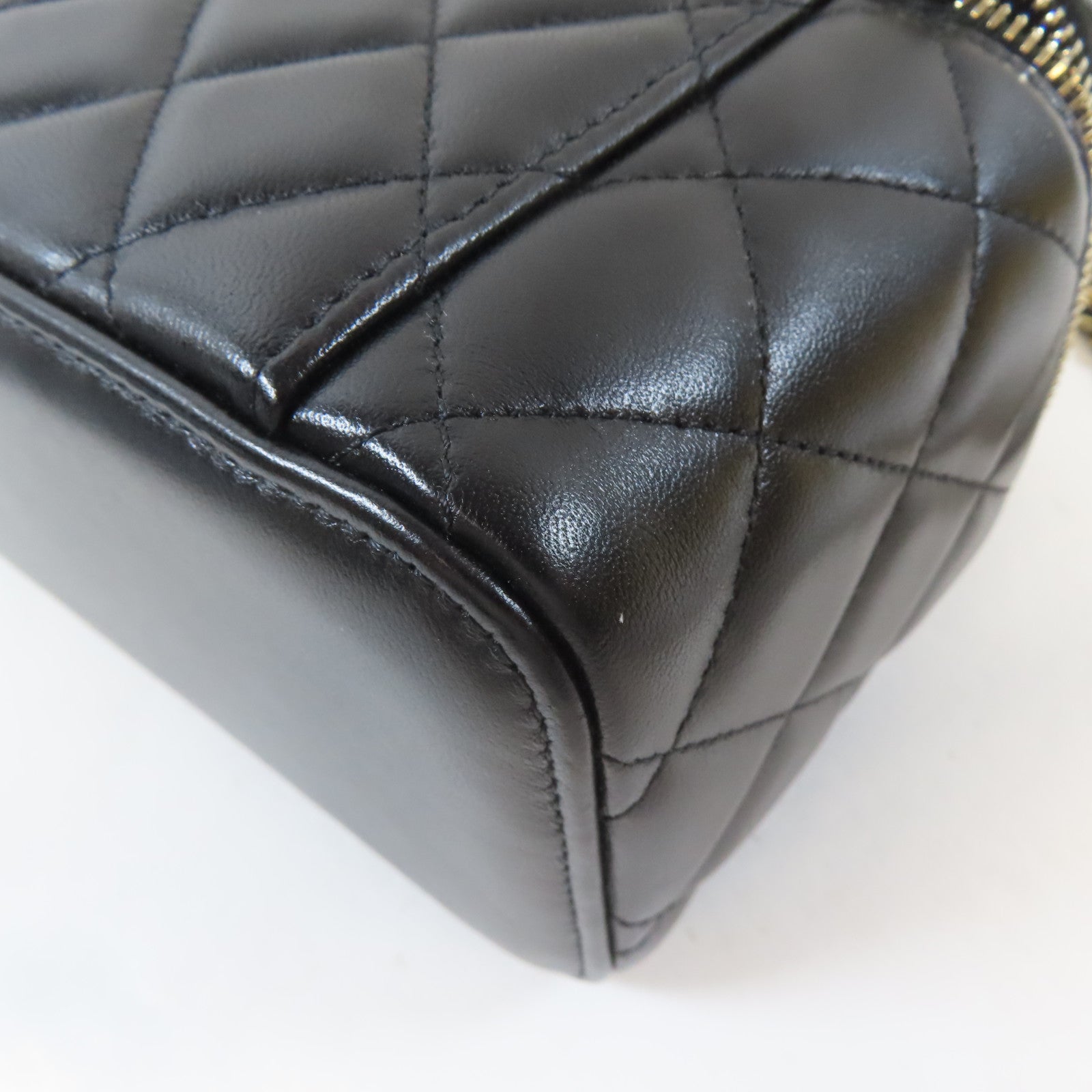 CHANEL 【激減優惠】菱格羊皮皮革Vanity Case金扣鏈帶肩背袋黑色