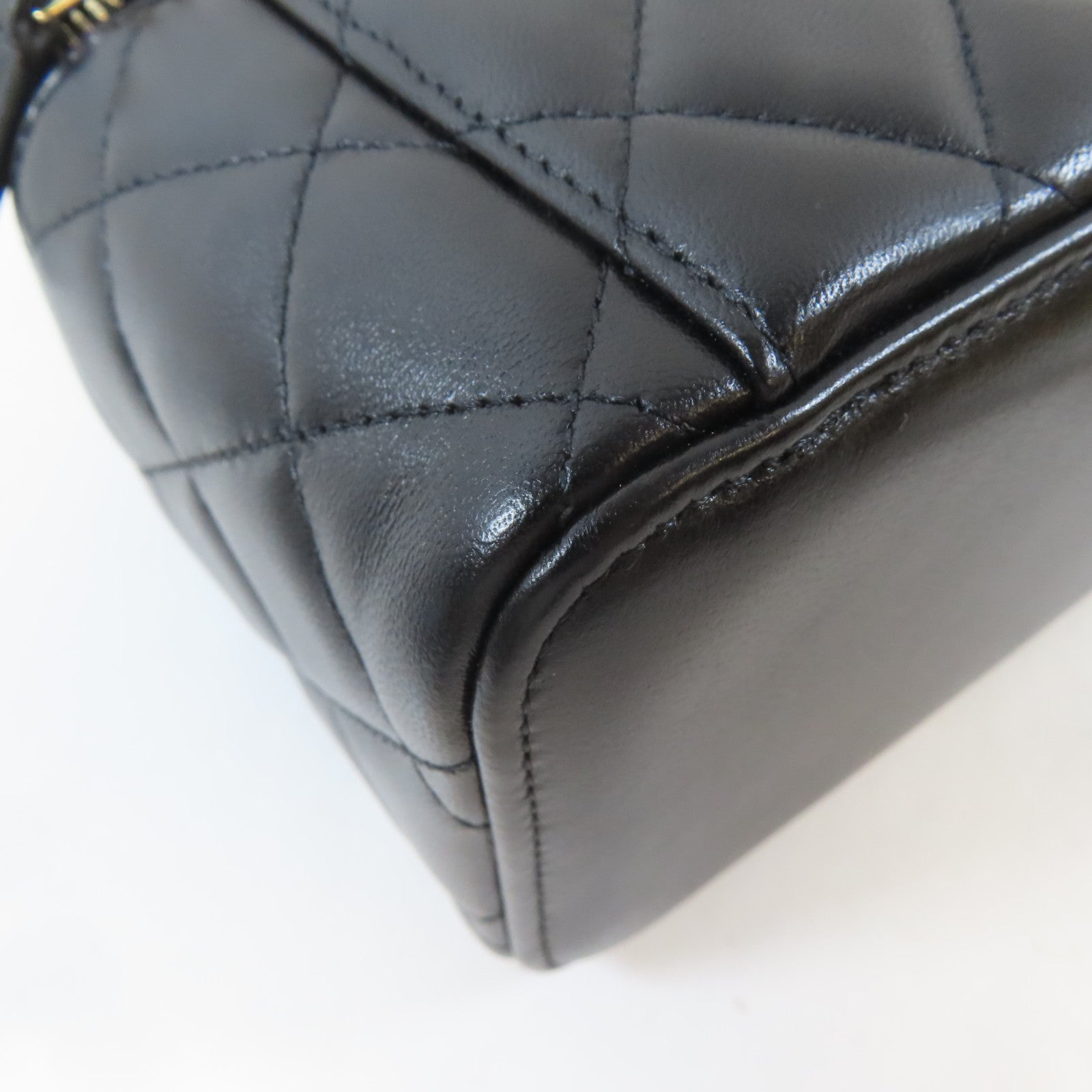 CHANEL 【激減優惠】菱格羊皮皮革Vanity Case金扣鏈帶肩背袋黑色