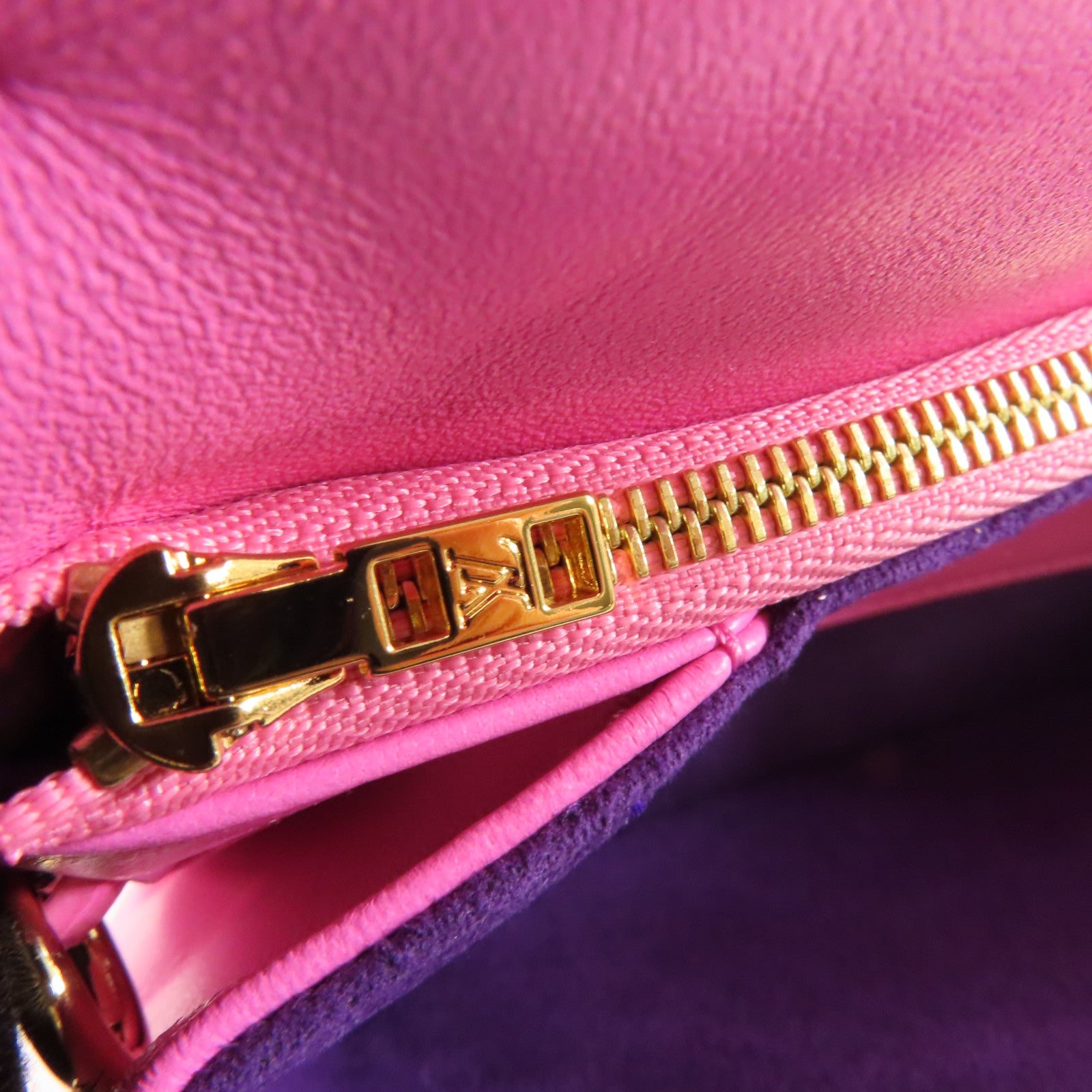 LOUIS VUITTON 羊皮皮革Pochette Coussin金扣鏈帶肩背袋粉紅色