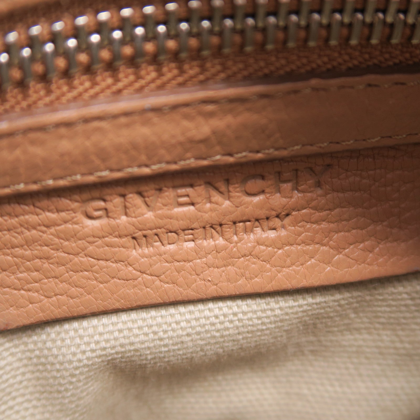 GIVENCHY 【激減優惠】牛皮皮革Shoulder Bag銀扣肩背袋杏色