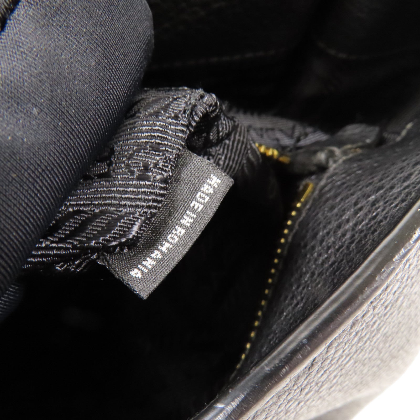 PRADA 牛皮皮革Shoulder Bag 金扣肩背袋