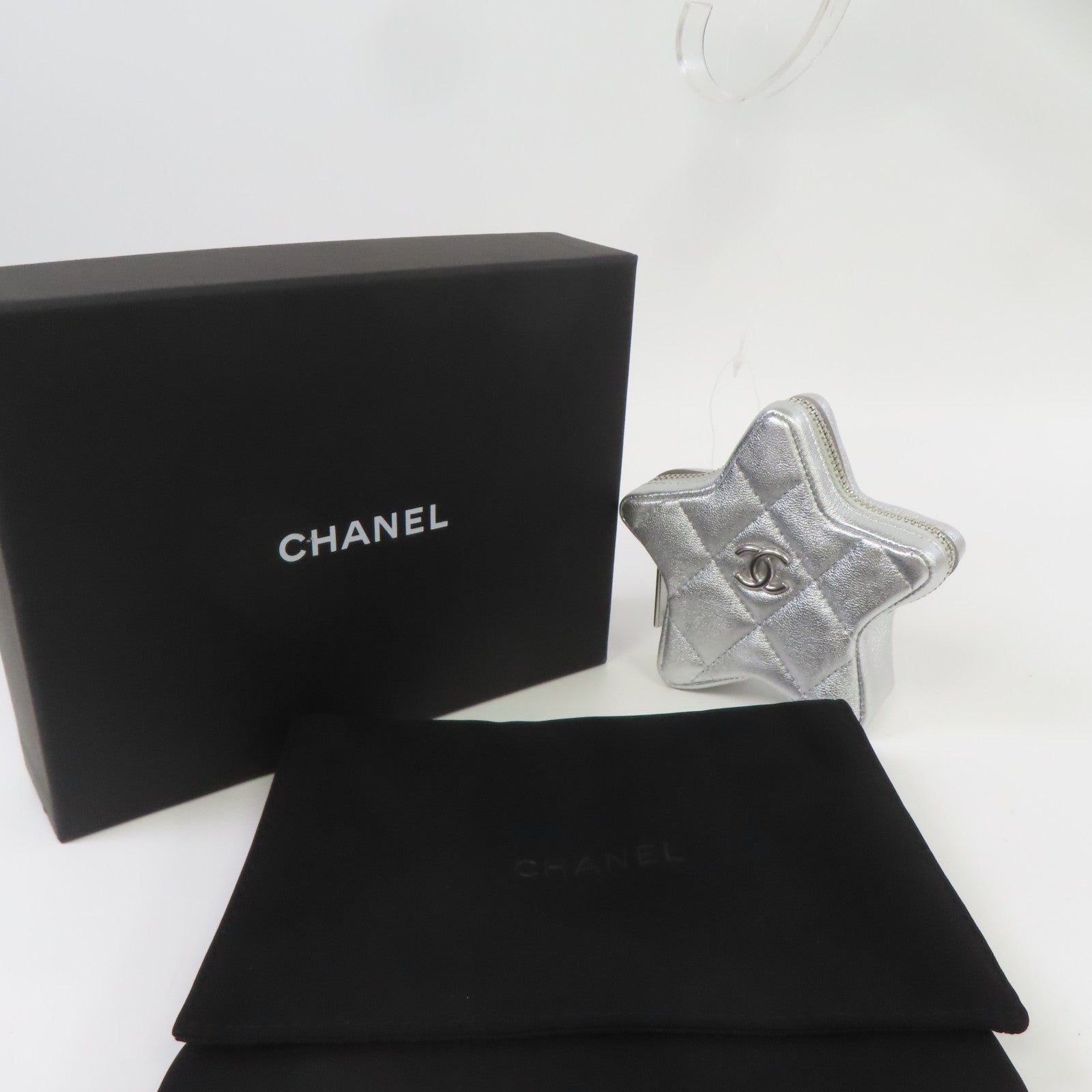 CHANEL 菱格羊皮皮革Star Coin Case銀扣零錢包銀色