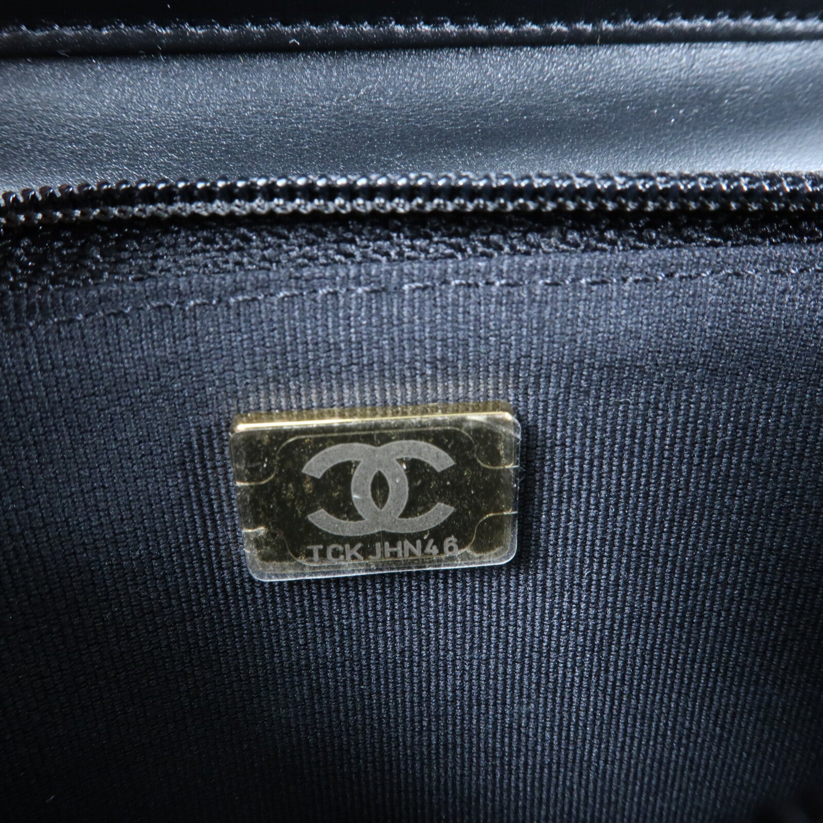 CHANEL 牛皮皮革Boy Wallet On Chain金扣鏈帶肩背袋