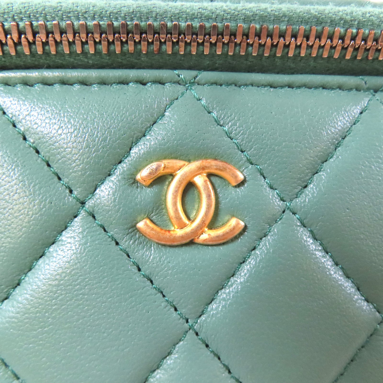 CHANEL 菱格羊皮皮革Vanity Bag金扣鏈帶肩背袋綠色