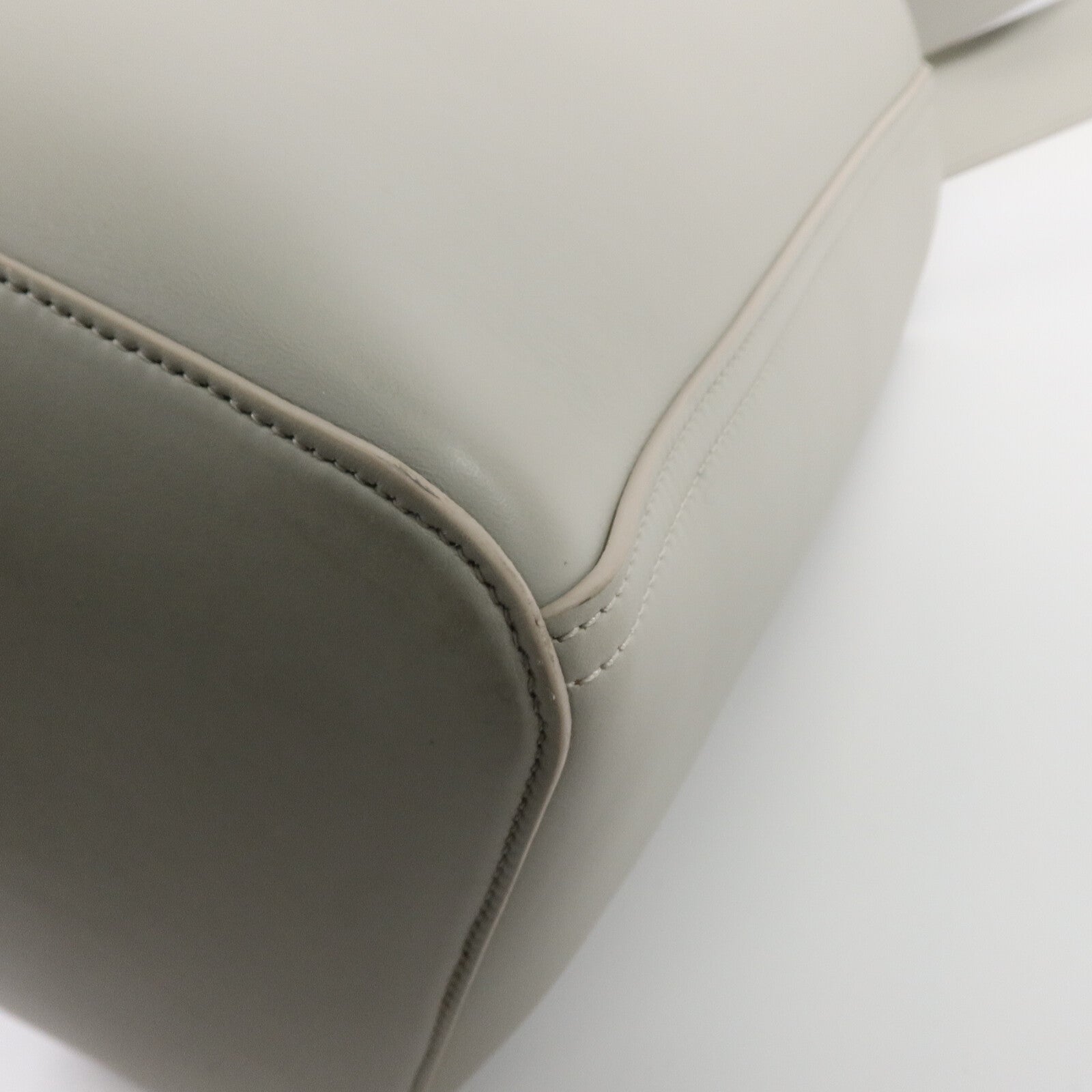 LOEWE 牛皮皮革Pebble Bucket Medium肩背袋