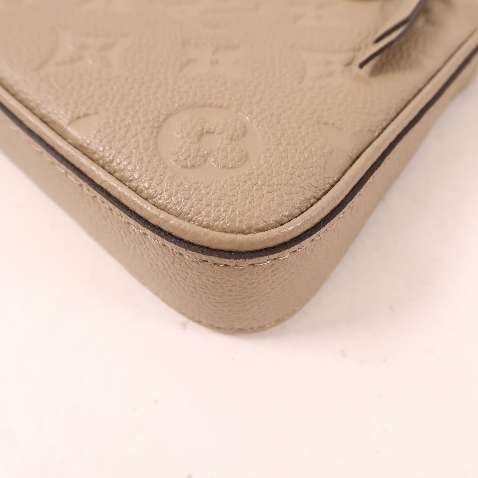 LOUIS VUITTON Monogram Empreinte Easy Pouch On Strap金扣手挽肩背兩用袋米色
