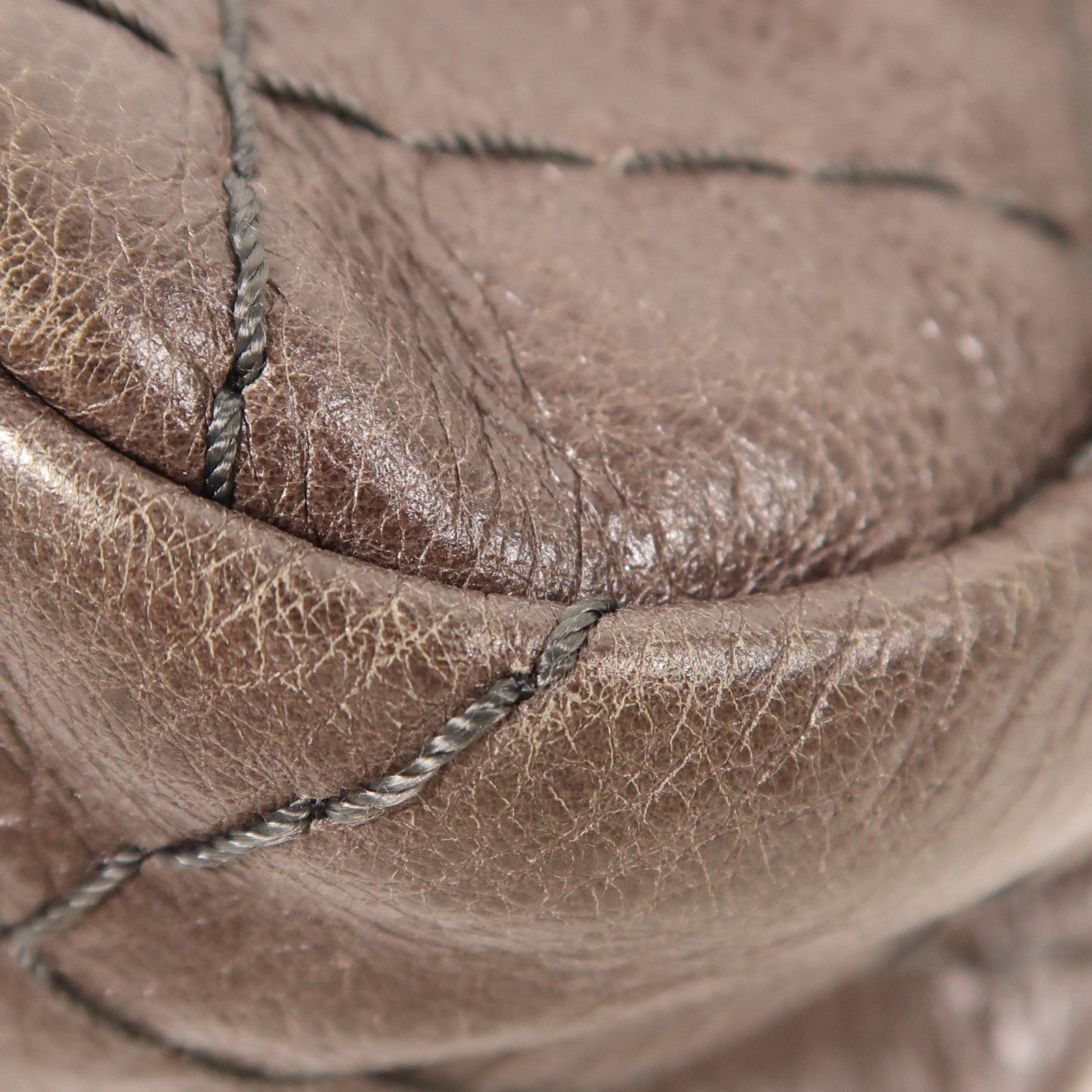 CHANEL 牛皮皮革Shoulder Bag銀扣肩背袋