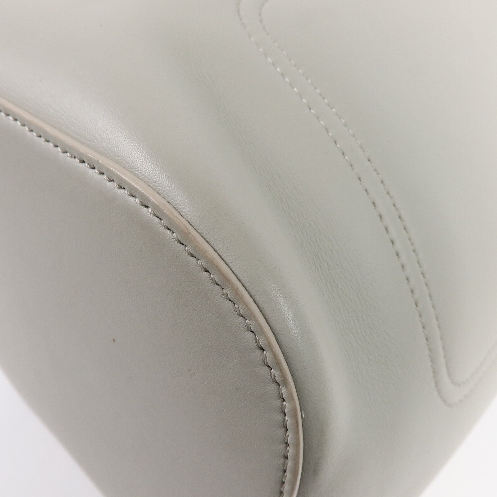 LOEWE 牛皮皮革Pebble Bucket Medium肩背袋
