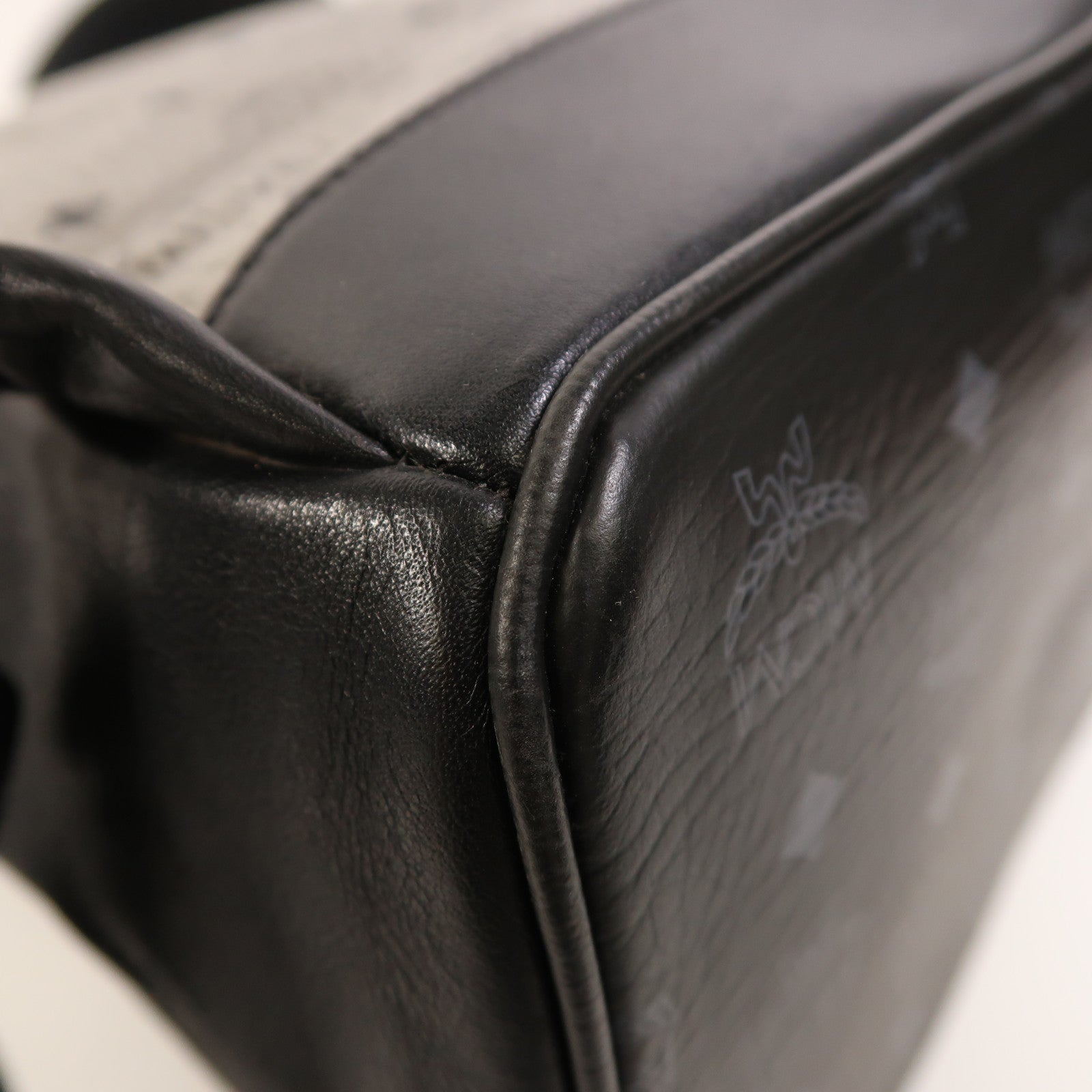 MCM 皮革Backpack銀扣背包