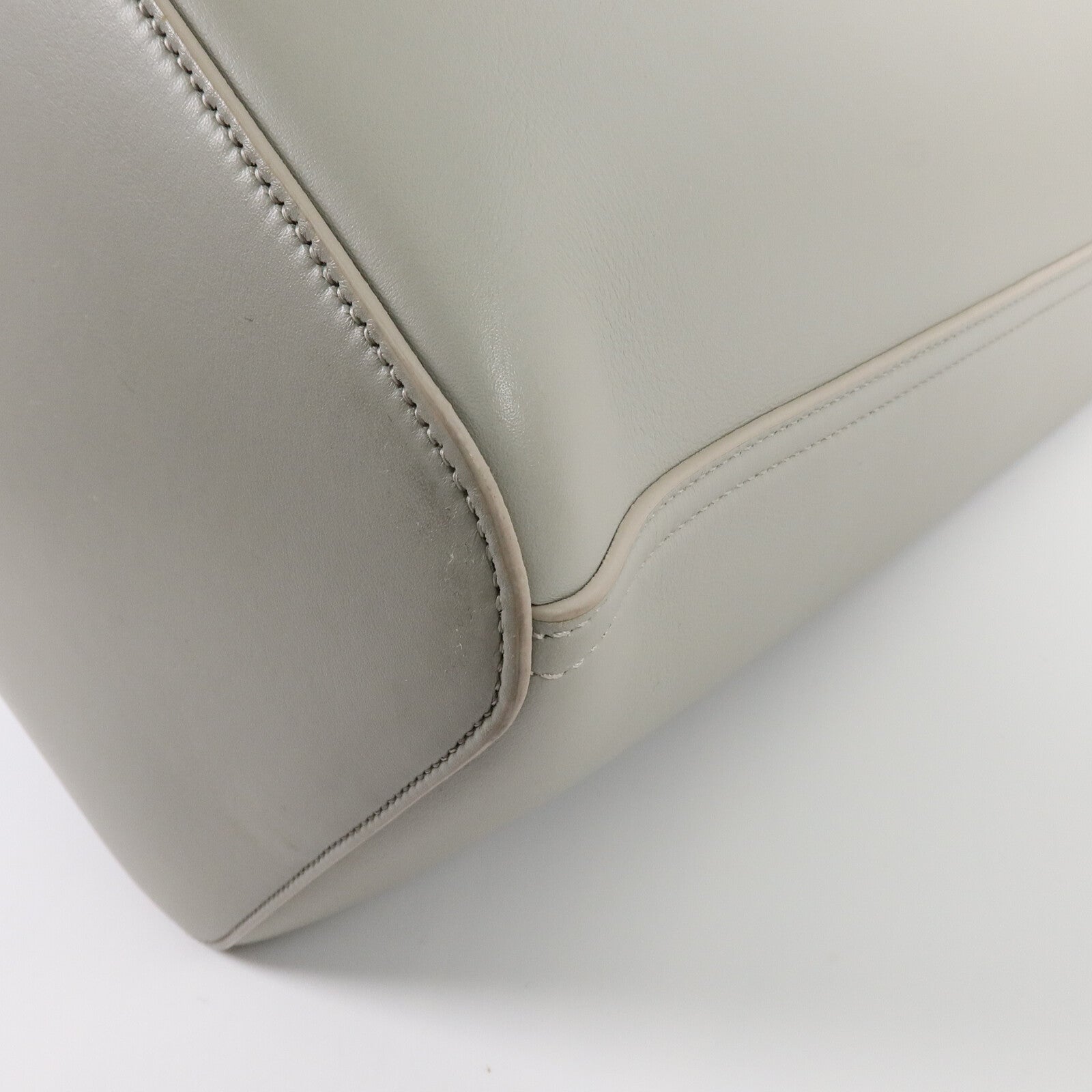 LOEWE 牛皮皮革Pebble Bucket Medium肩背袋