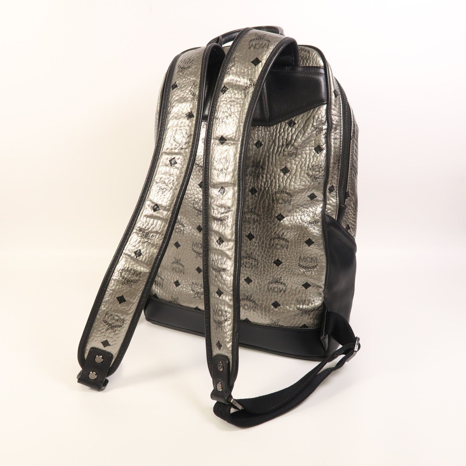 MCM 皮革Backpack銀扣背包