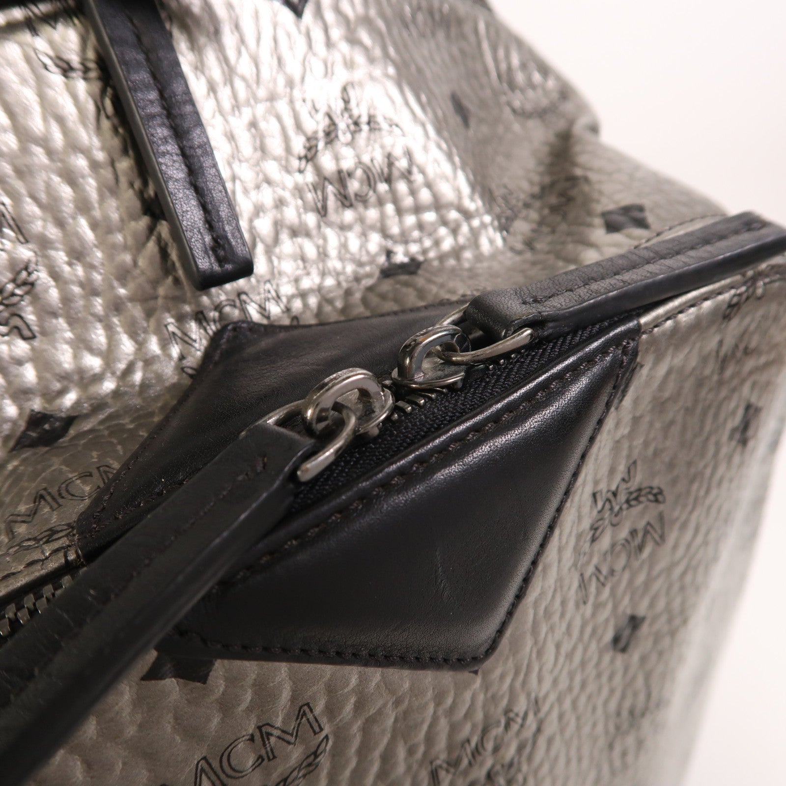 MCM 皮革Backpack銀扣背包