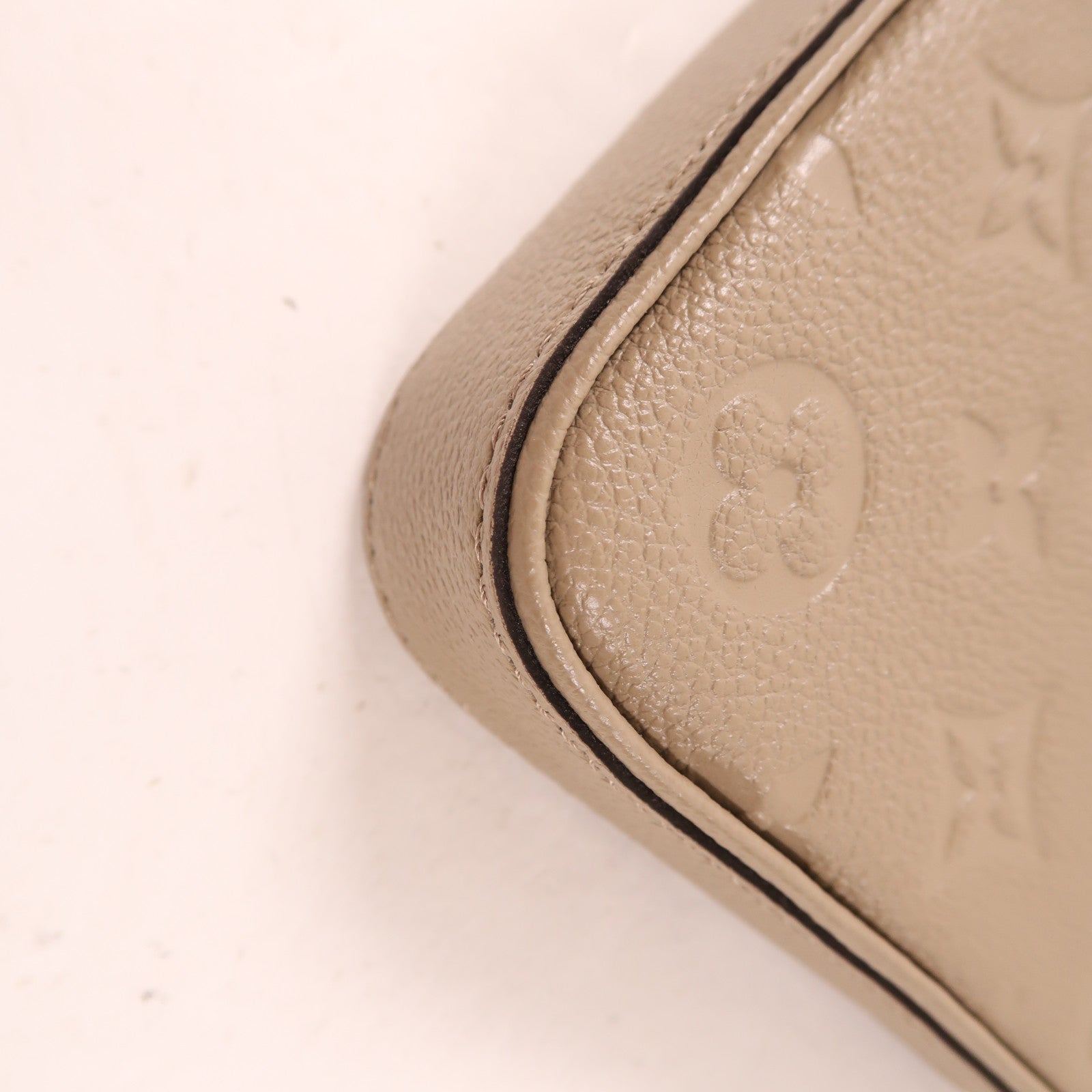 LOUIS VUITTON Monogram Empreinte Easy Pouch On Strap金扣手挽肩背兩用袋米色