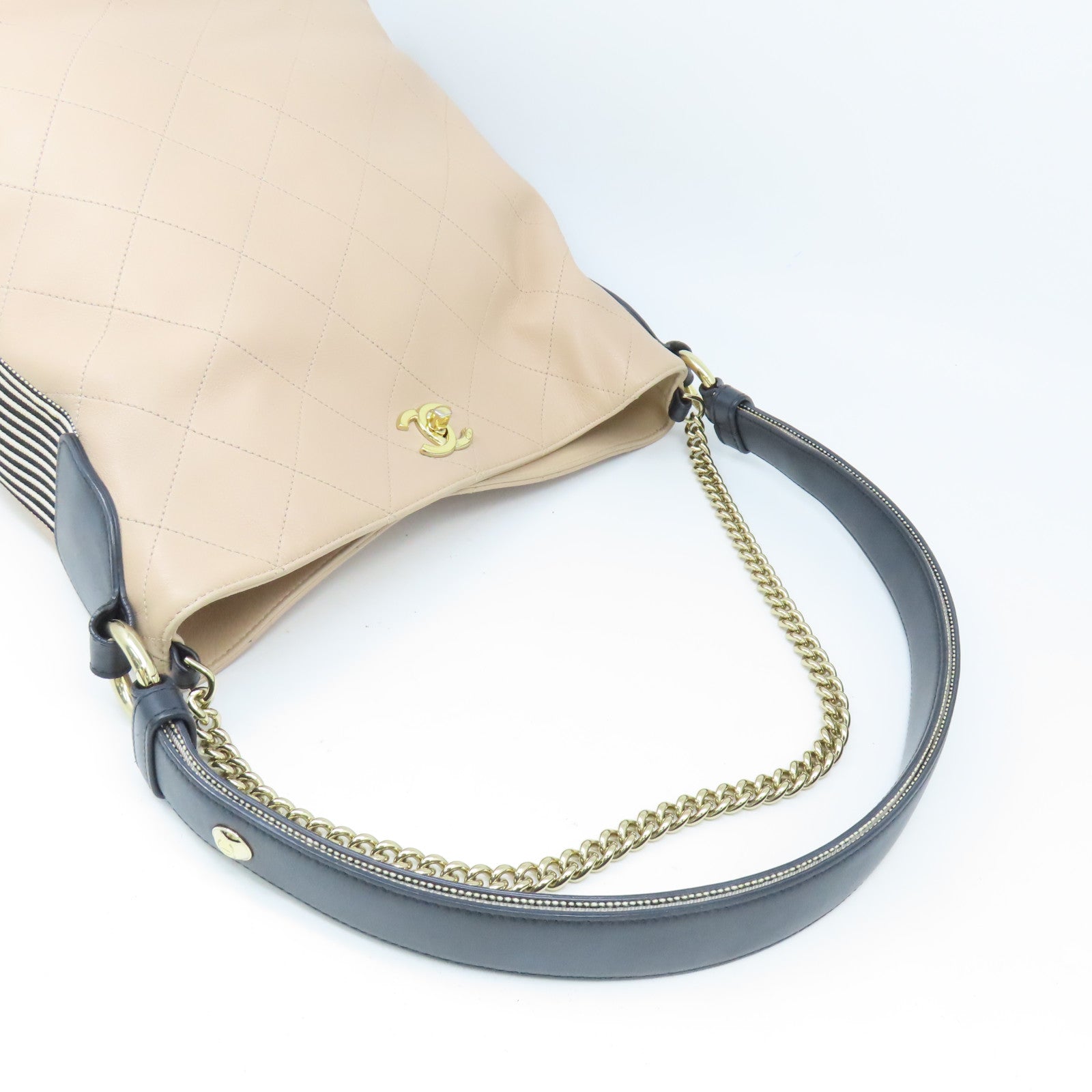 CHANEL 【激減優惠】菱格牛皮皮革Shoulder Bag金扣鏈帶肩背袋米色/黑色