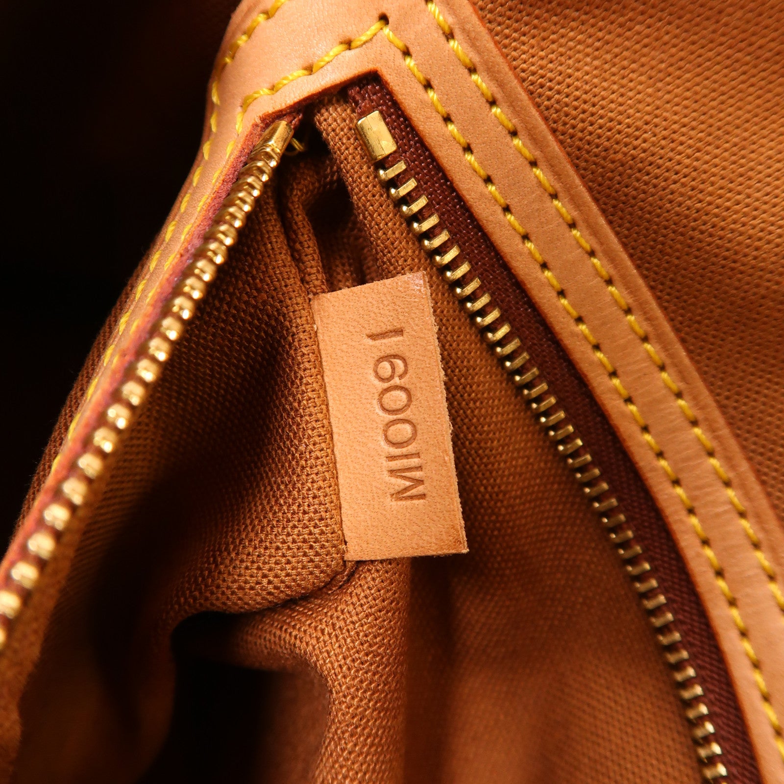 LOUIS VUITTON Monogram Mini Looping金扣肩背袋