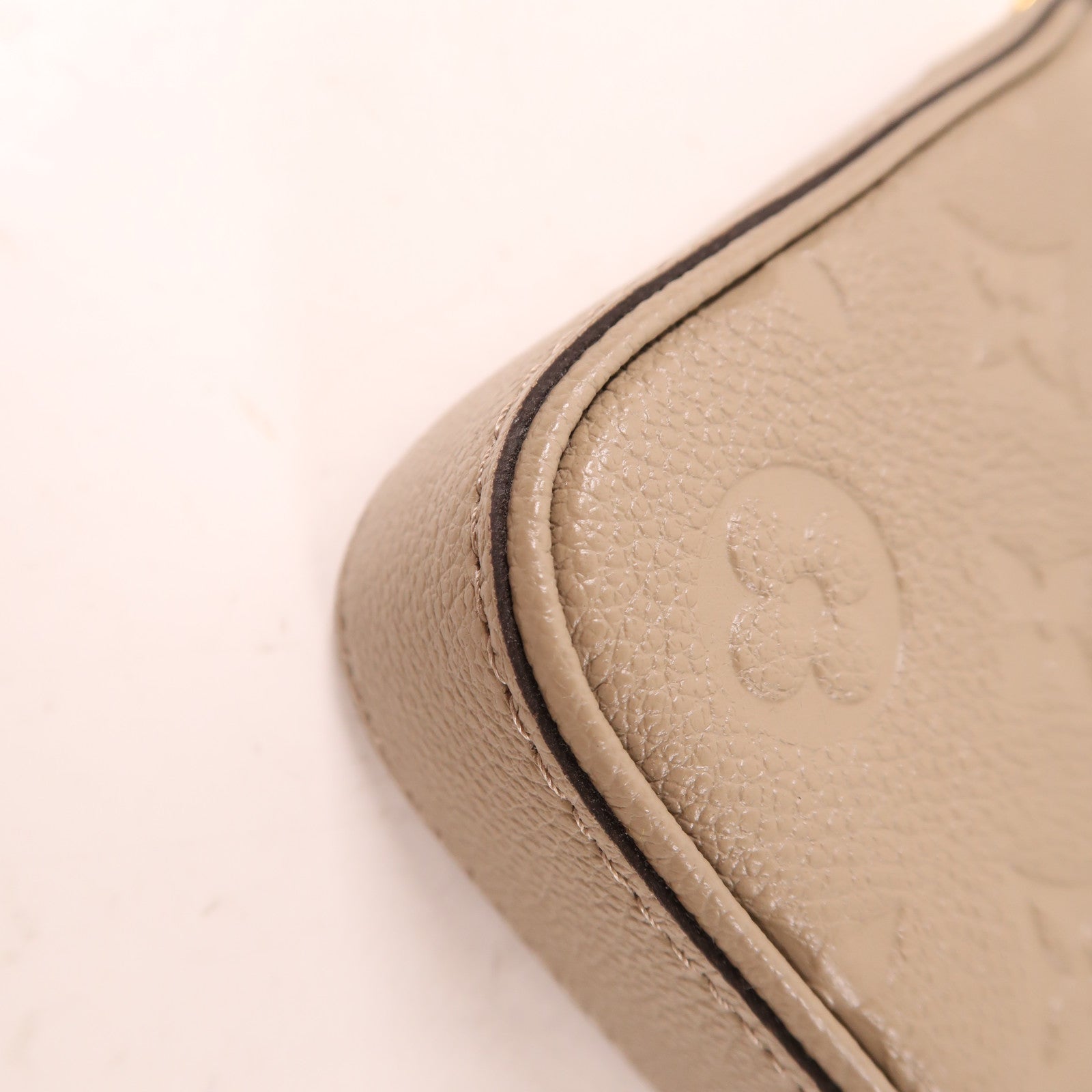 LOUIS VUITTON Monogram Empreinte Easy Pouch On Strap金扣手挽肩背兩用袋米色