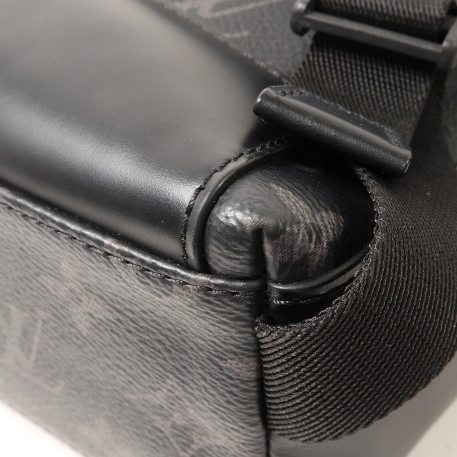 LOUIS VUITTON 【激減優惠】Monogram Eclipse Messenger PM Voyager肩背袋