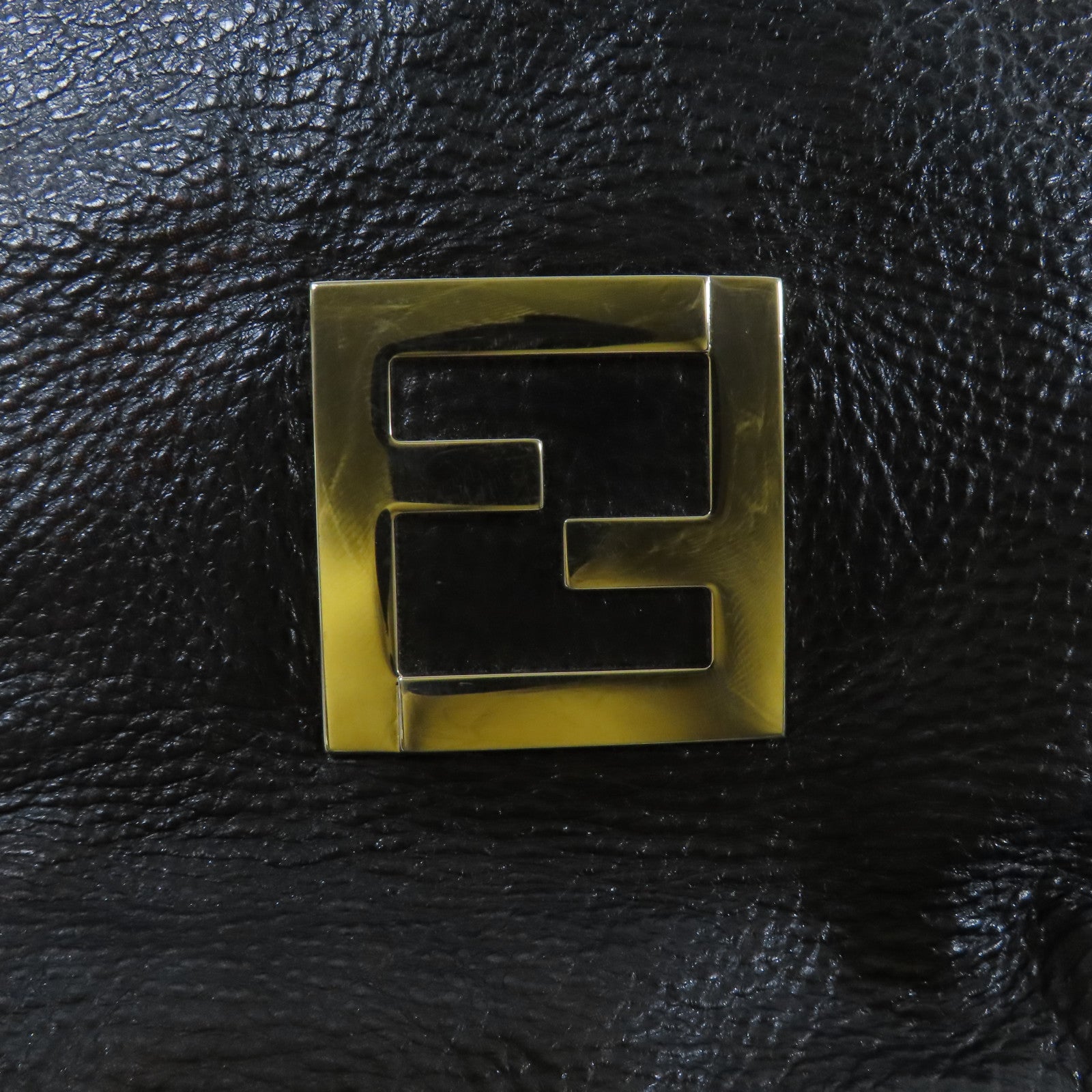 FENDI 皮革Shoulder Bag金扣肩背袋