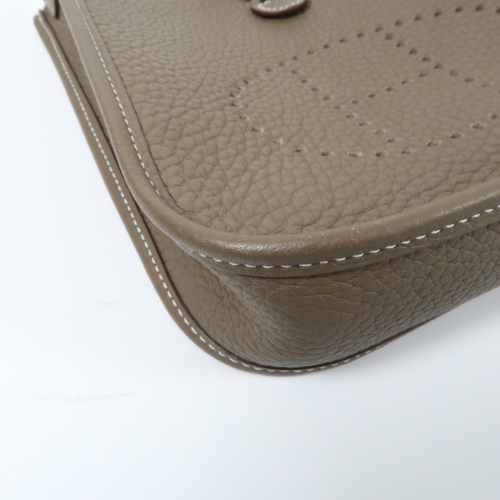 HERMES Clemence皮革Evelyne TPM金扣肩背袋Etoupe