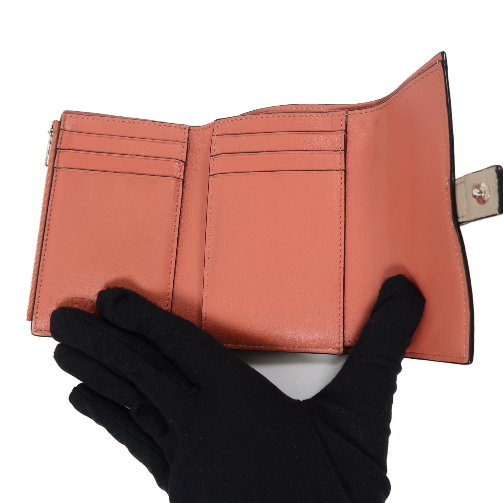 LOEWE 牛皮皮革Wallet銀扣錢包米色
