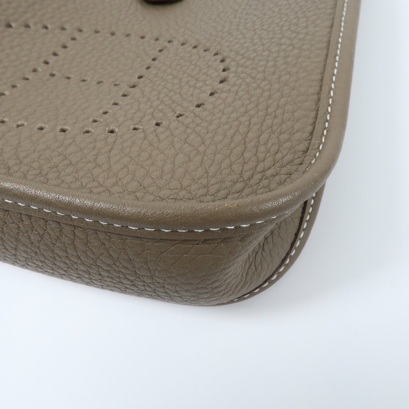 HERMES Clemence皮革Evelyne TPM金扣肩背袋Etoupe