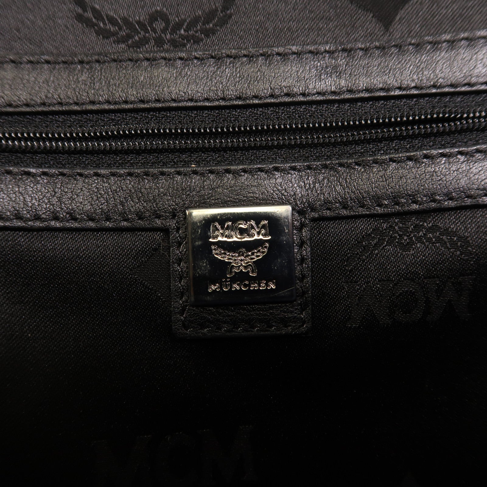 MCM 皮革Backpack銀扣背包