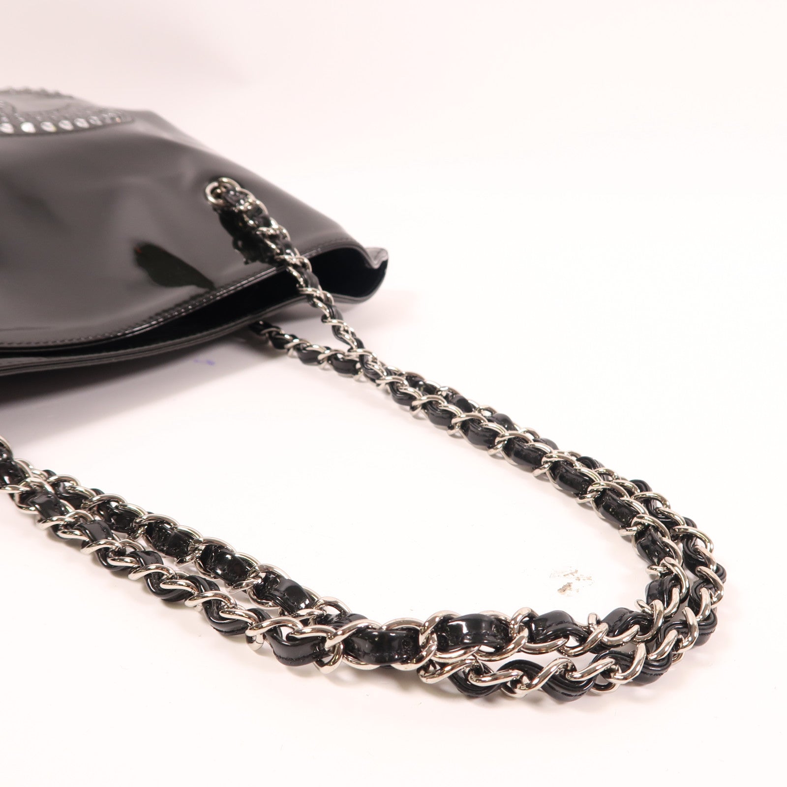 CHANEL 漆皮皮革Chain Shoulder銀扣肩背袋黑色
