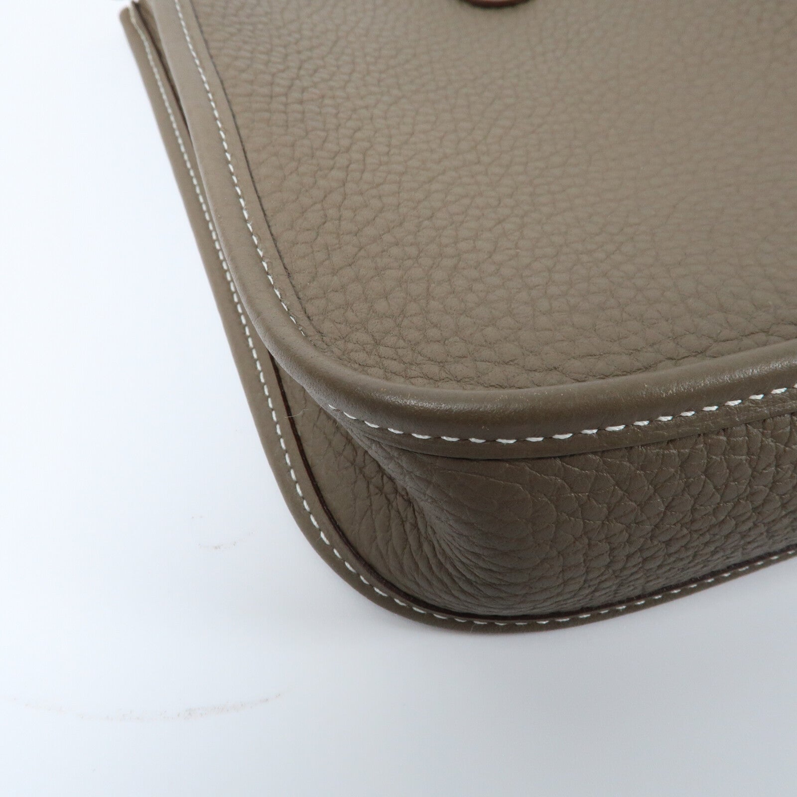 HERMES Clemence皮革Evelyne TPM金扣肩背袋Etoupe