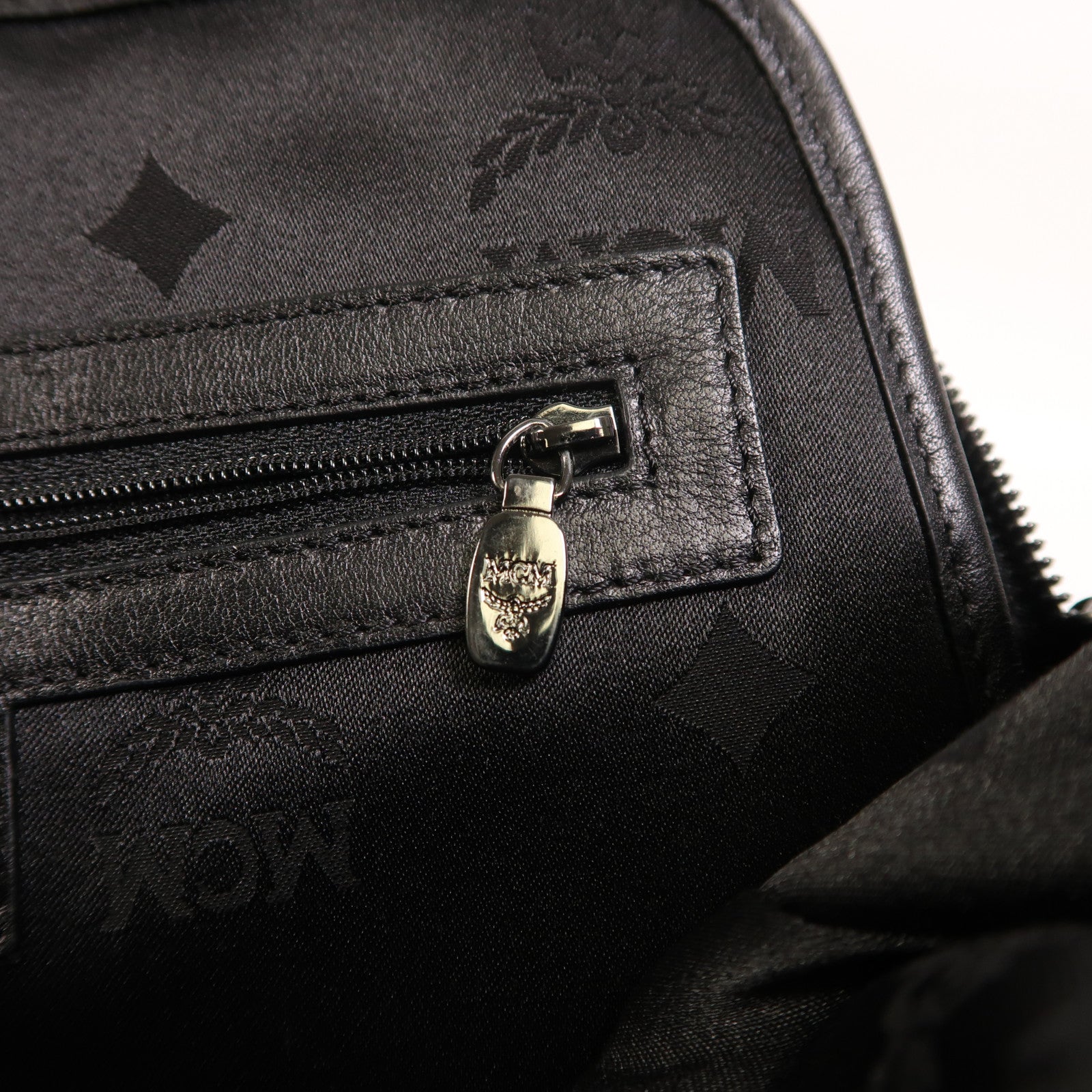 MCM 皮革Backpack銀扣背包