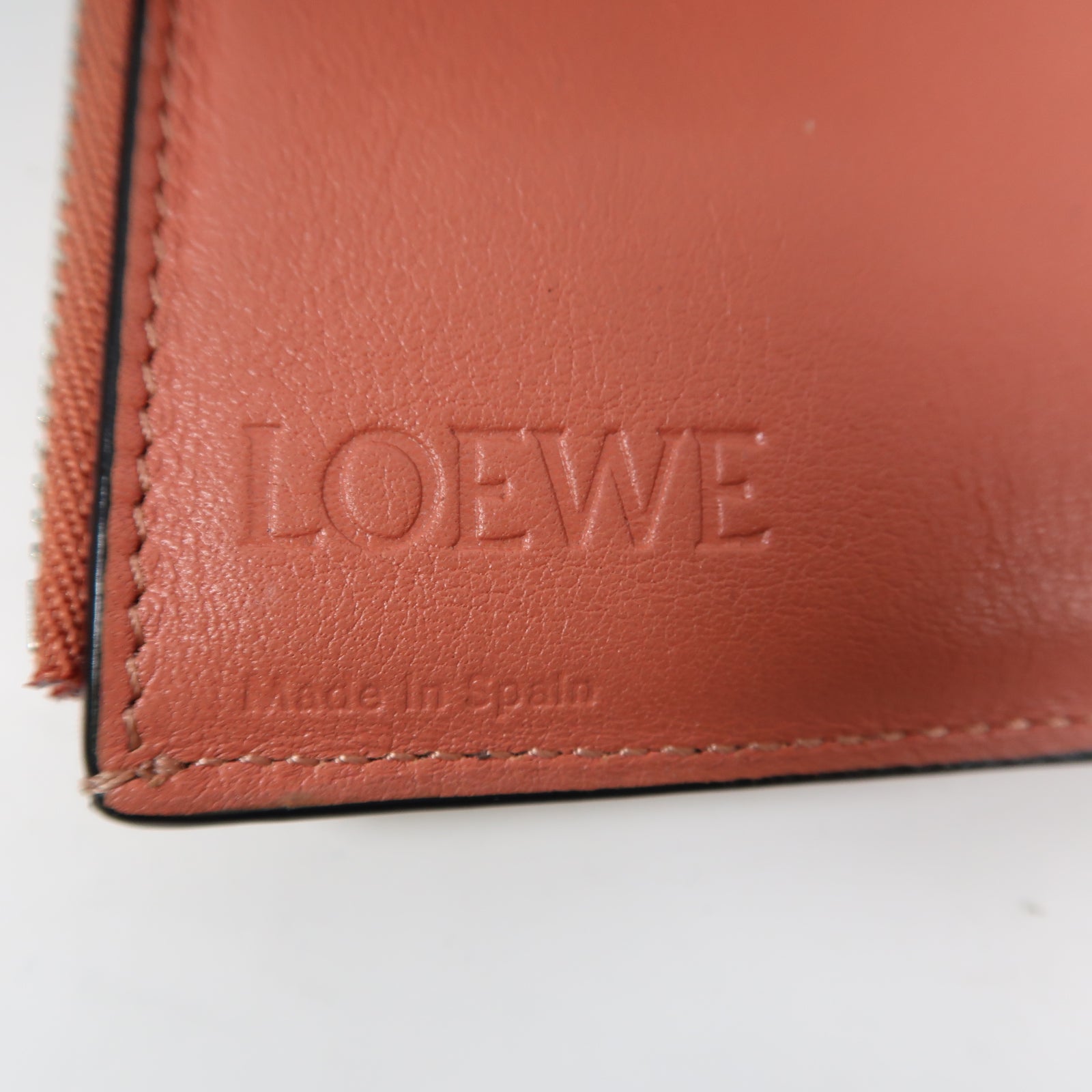 LOEWE 牛皮皮革Wallet銀扣錢包米色