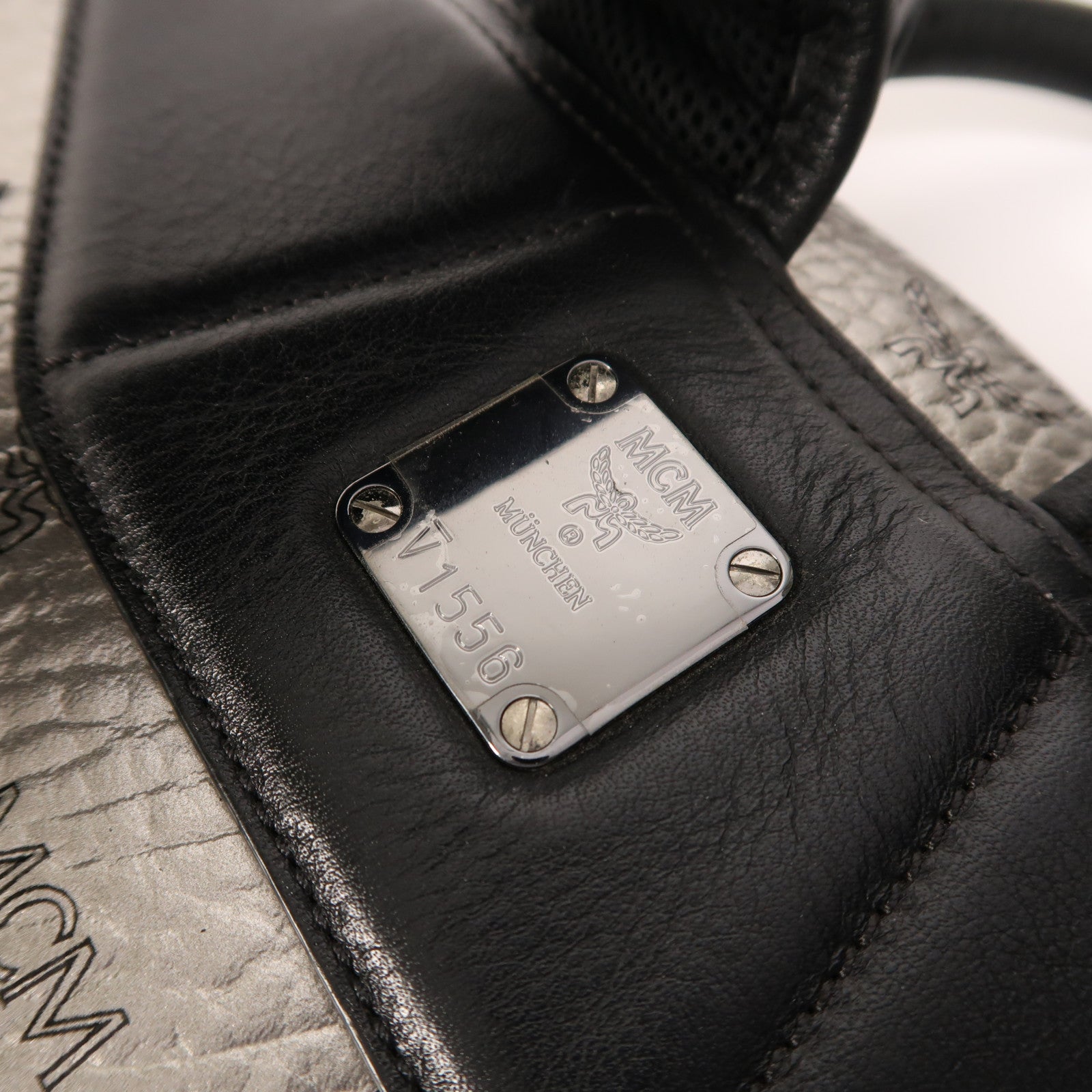 MCM 皮革Backpack銀扣背包
