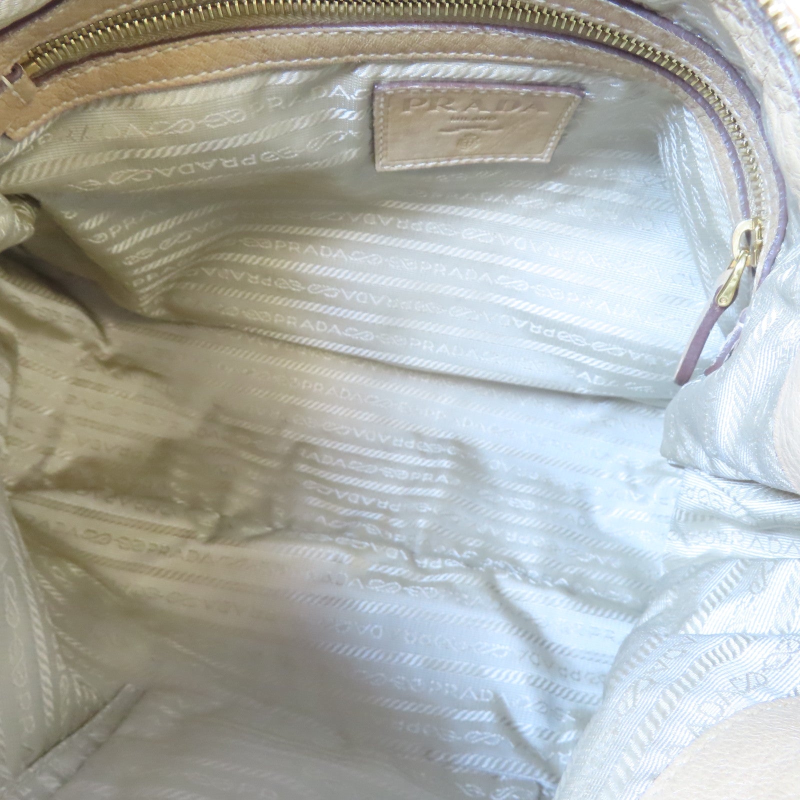 PRADA 牛皮皮革Shoulder Bag金扣肩背袋卡其色