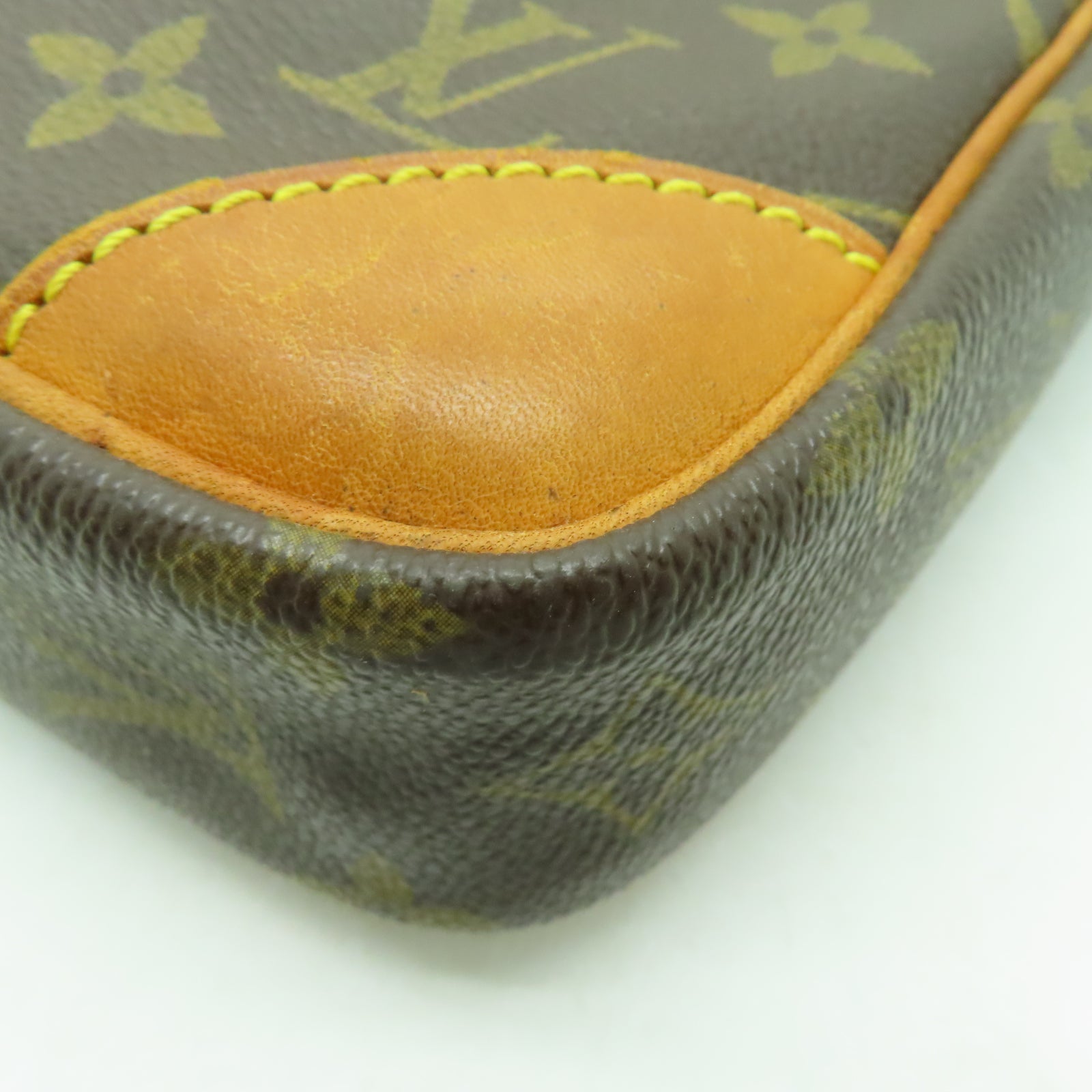 LOUIS VUITTON 【激減優惠】Monogram Danube金扣肩背袋啡色