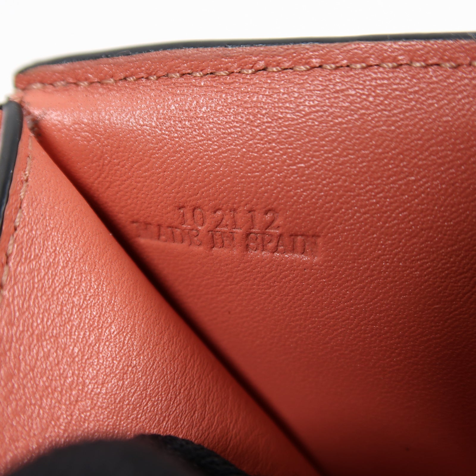 LOEWE 牛皮皮革Wallet銀扣錢包米色