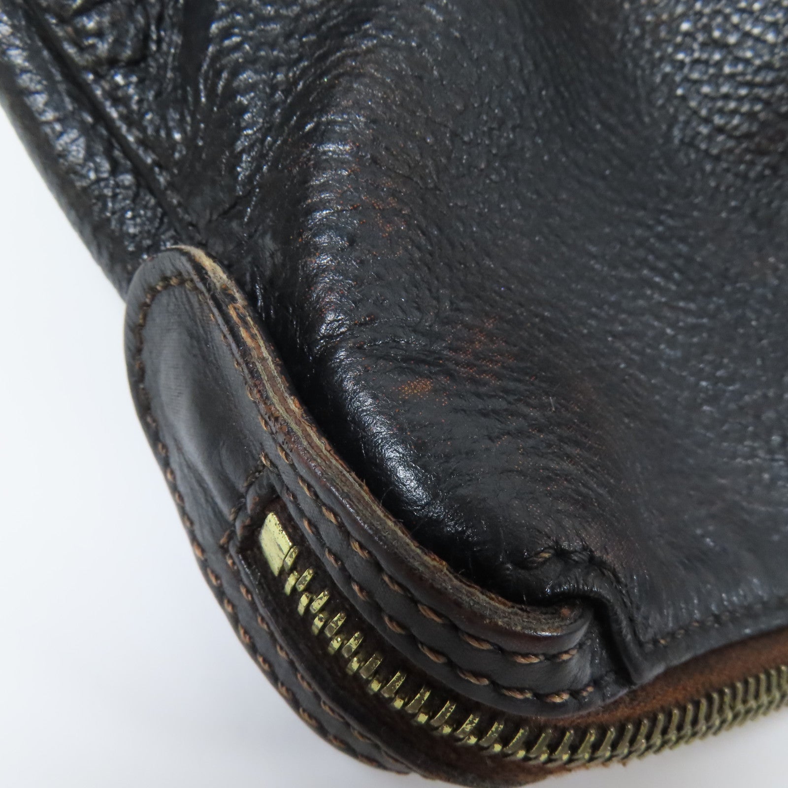 FENDI 皮革Shoulder Bag金扣肩背袋