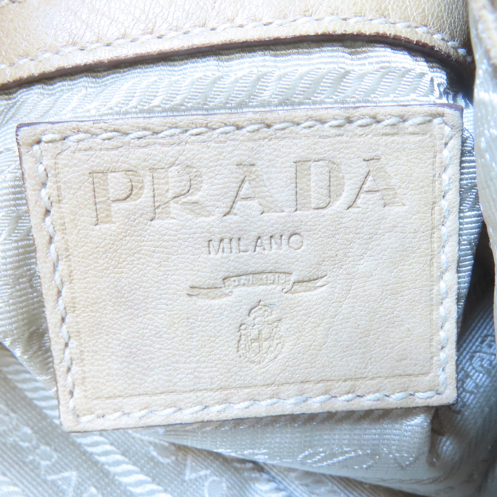 PRADA 牛皮皮革Shoulder Bag金扣肩背袋卡其色