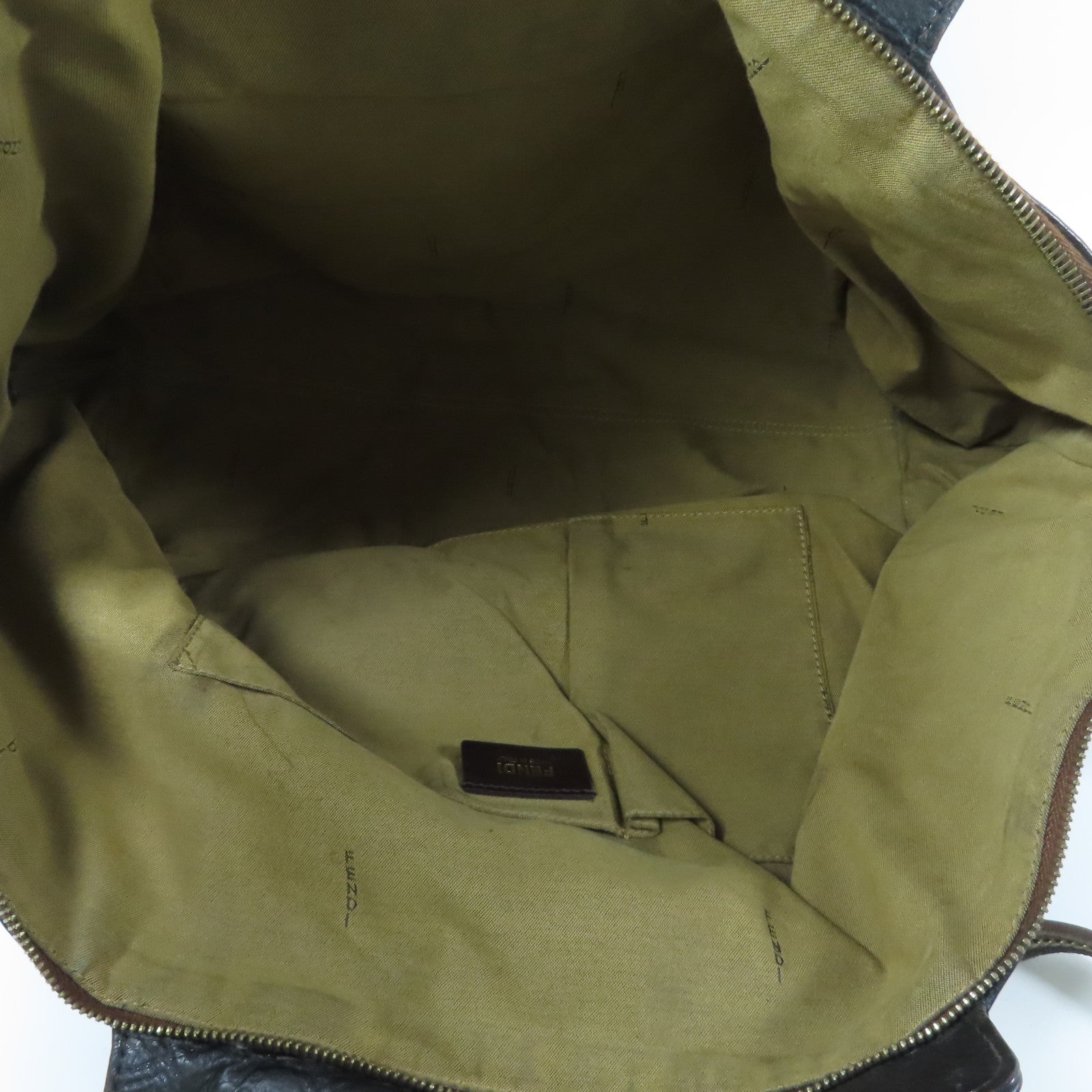 FENDI 皮革Shoulder Bag金扣肩背袋