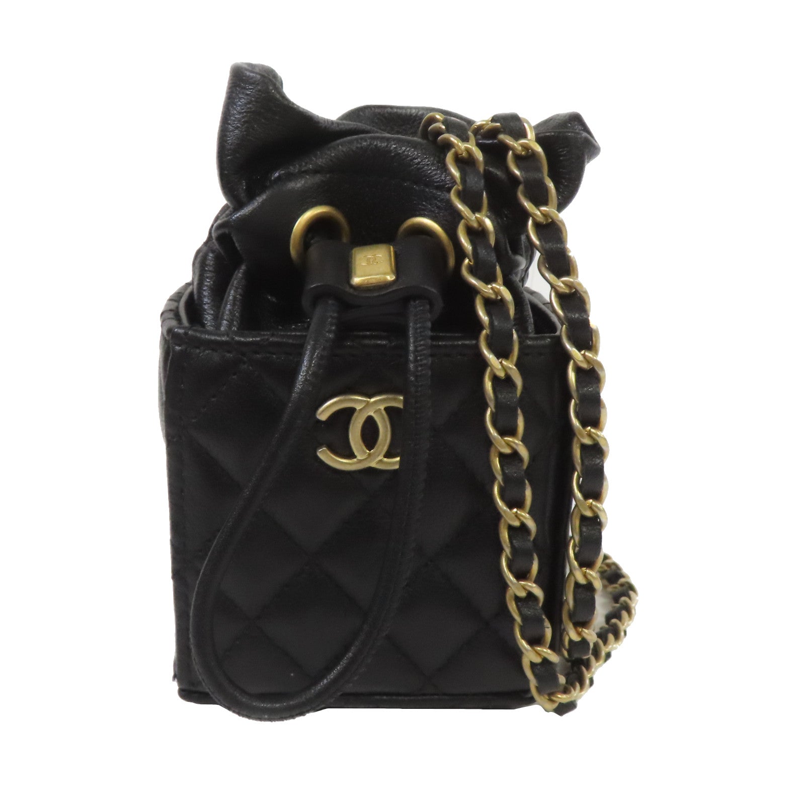 CHANEL 菱格牛皮皮革Micro Drawstring Bucket Bag With Chain金扣鏈帶肩背袋黑色