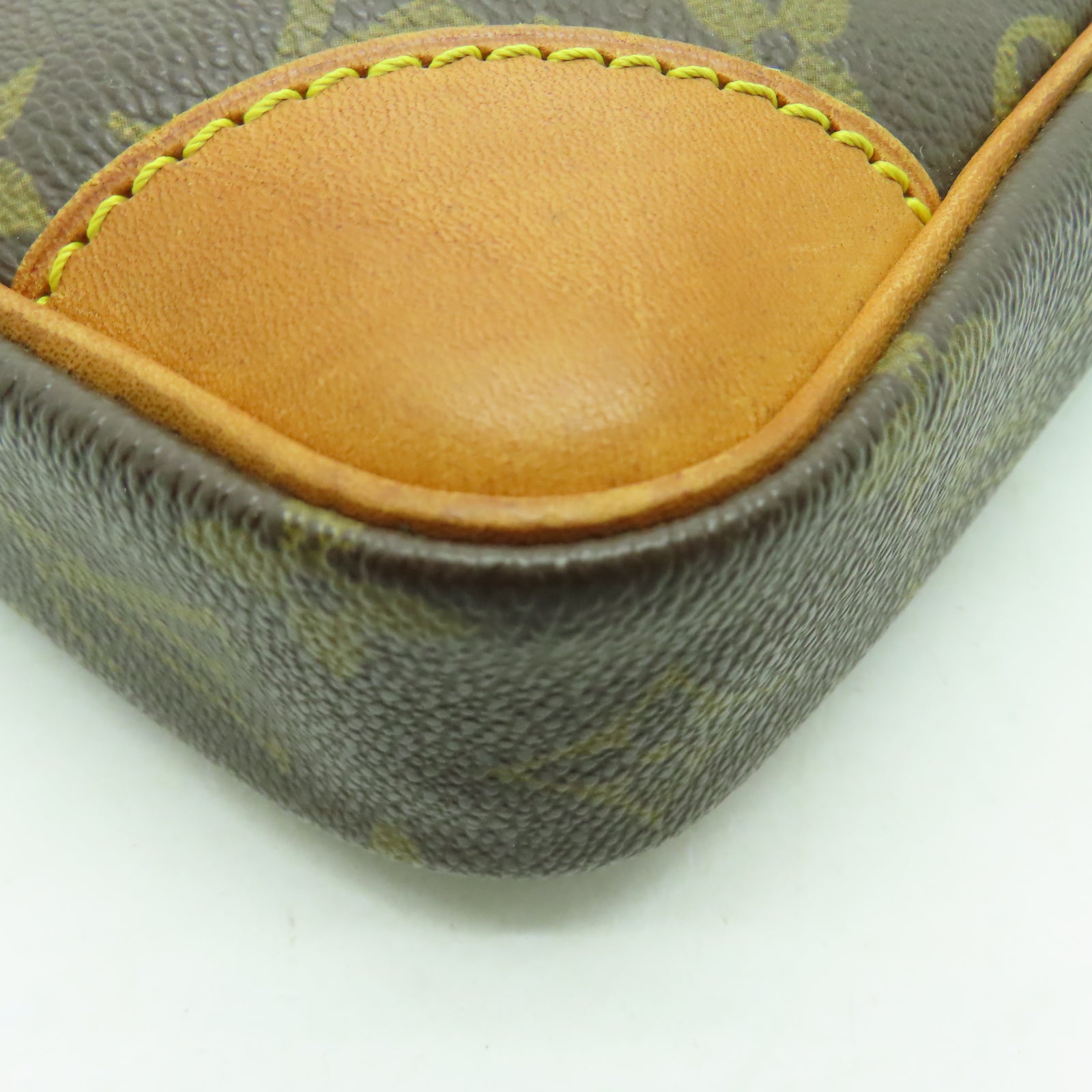 LOUIS VUITTON 【激減優惠】Monogram Danube金扣肩背袋啡色