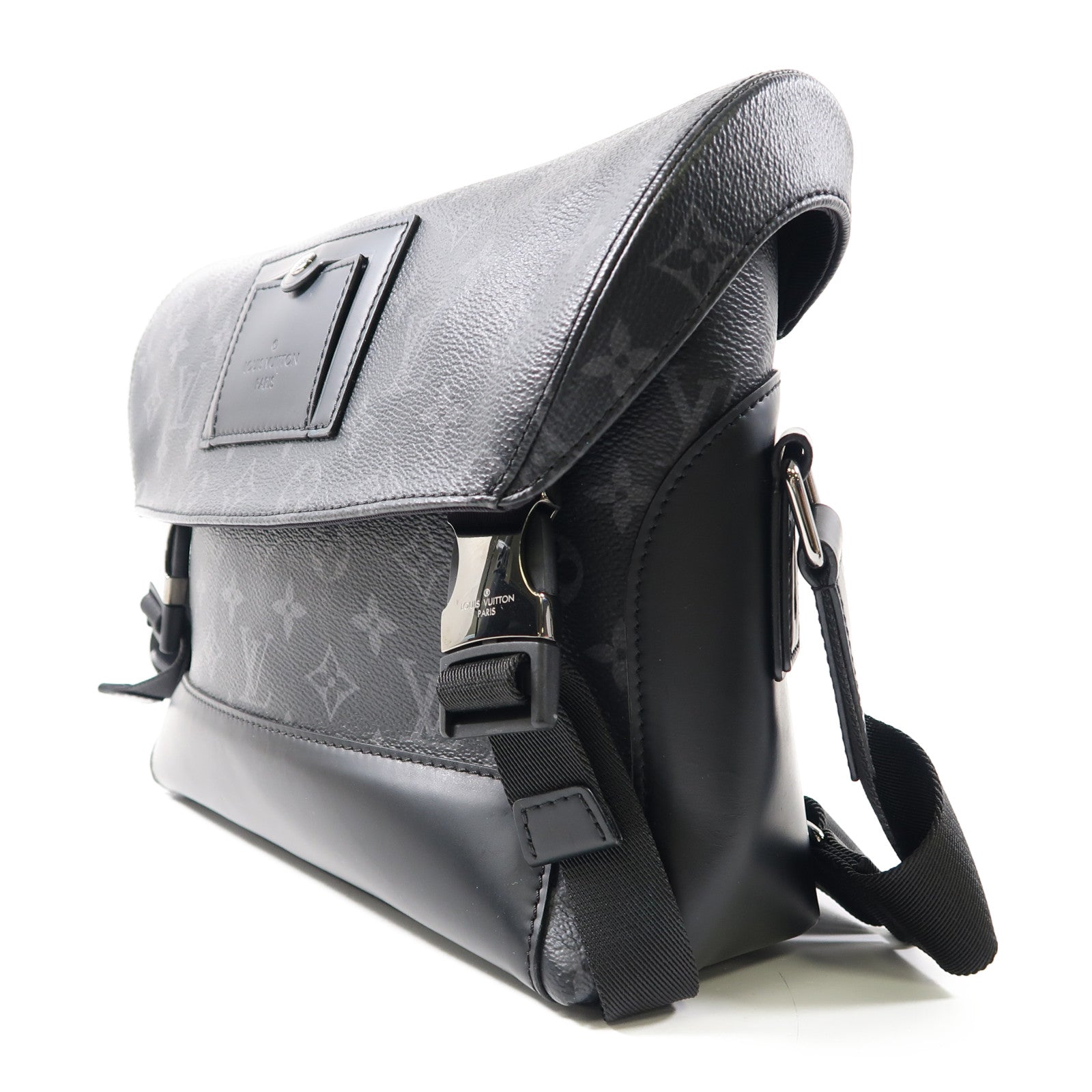 LOUIS VUITTON Monogram Eclipse Messenger Voyager銀扣肩背袋黑色
