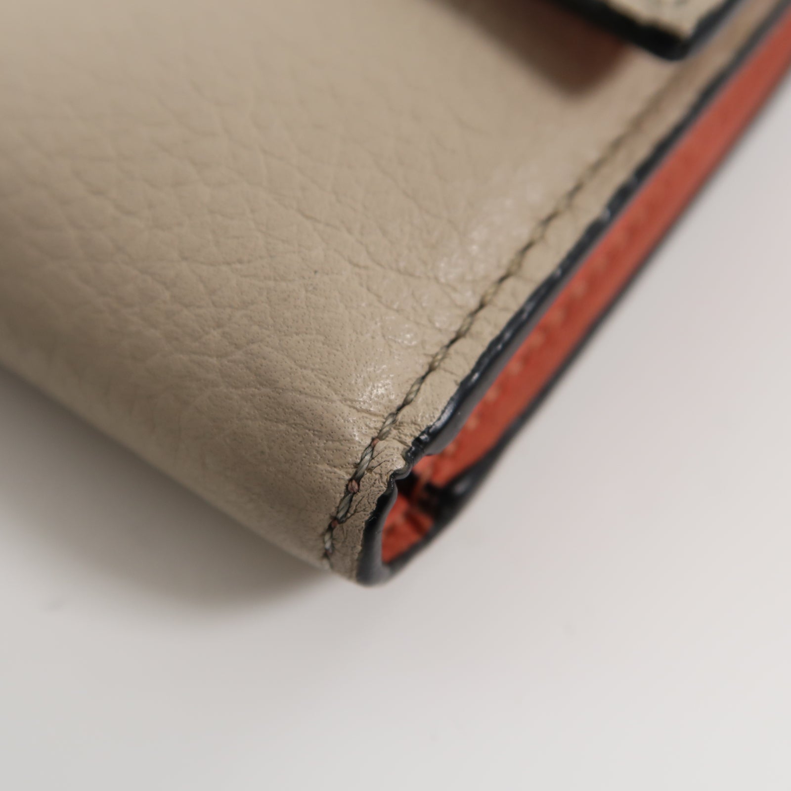 LOEWE 牛皮皮革Wallet銀扣錢包米色