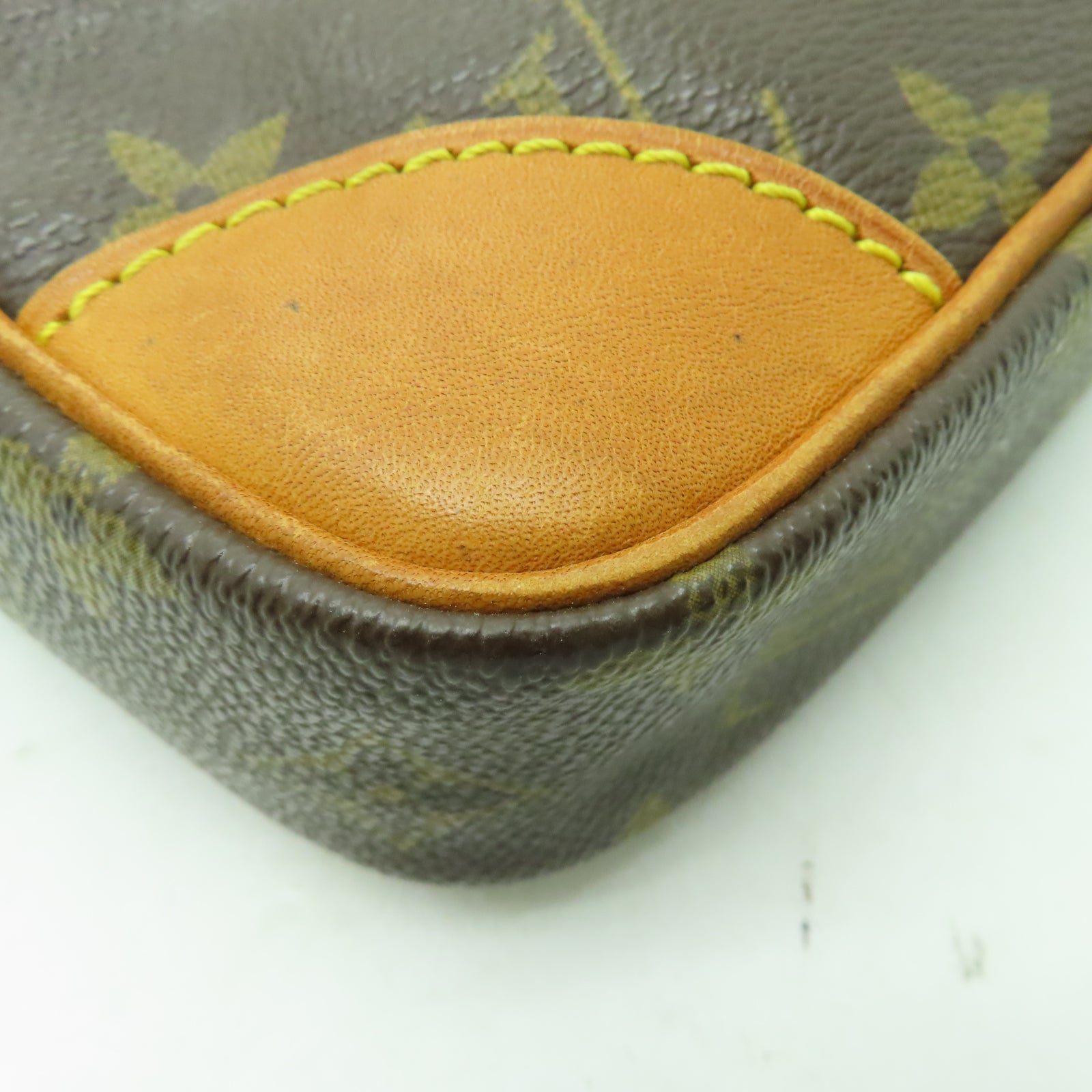 LOUIS VUITTON 【激減優惠】Monogram Danube金扣肩背袋啡色