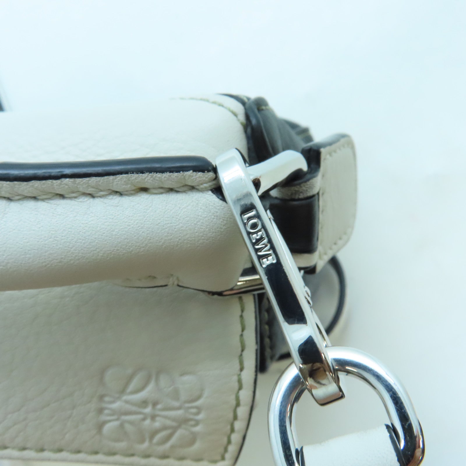 LOEWE 牛皮皮革Mini Puzzle銀扣手挽肩背兩用袋白色/綠色/黑色
