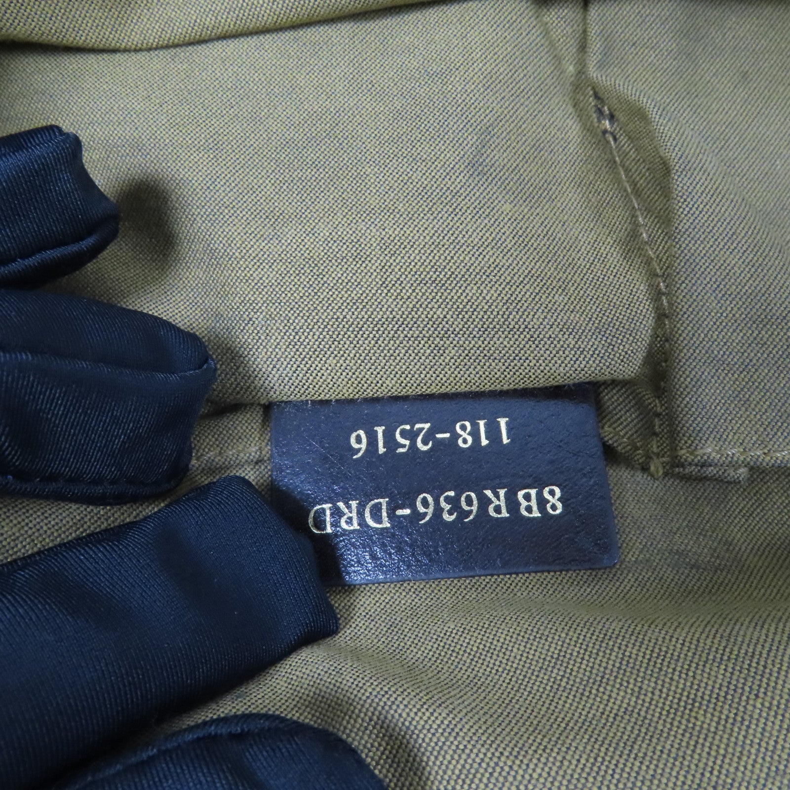 FENDI 皮革Shoulder Bag金扣肩背袋