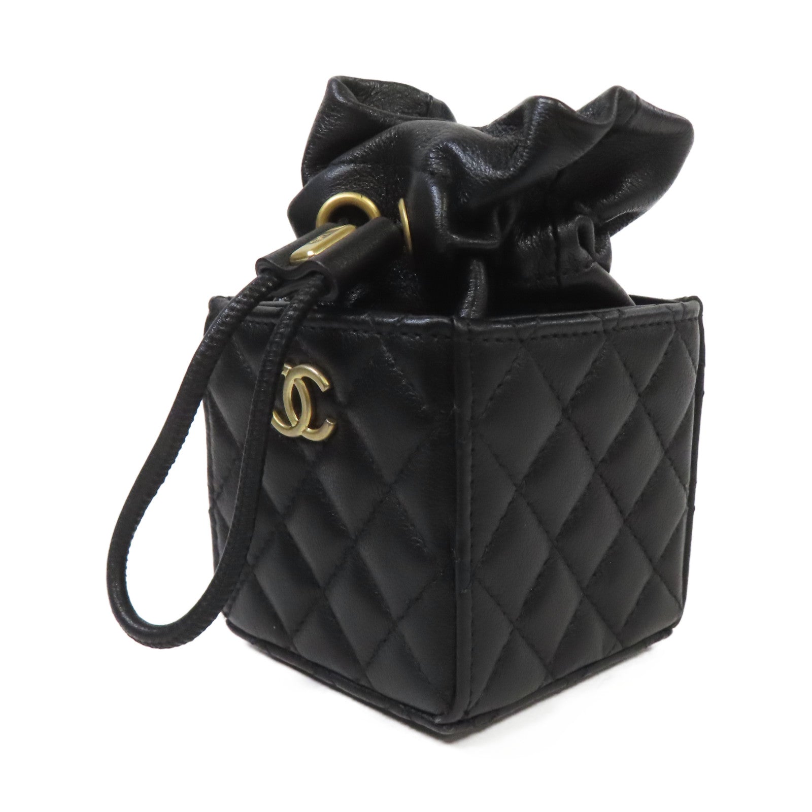 CHANEL 菱格牛皮皮革Micro Drawstring Bucket Bag With Chain金扣鏈帶肩背袋黑色