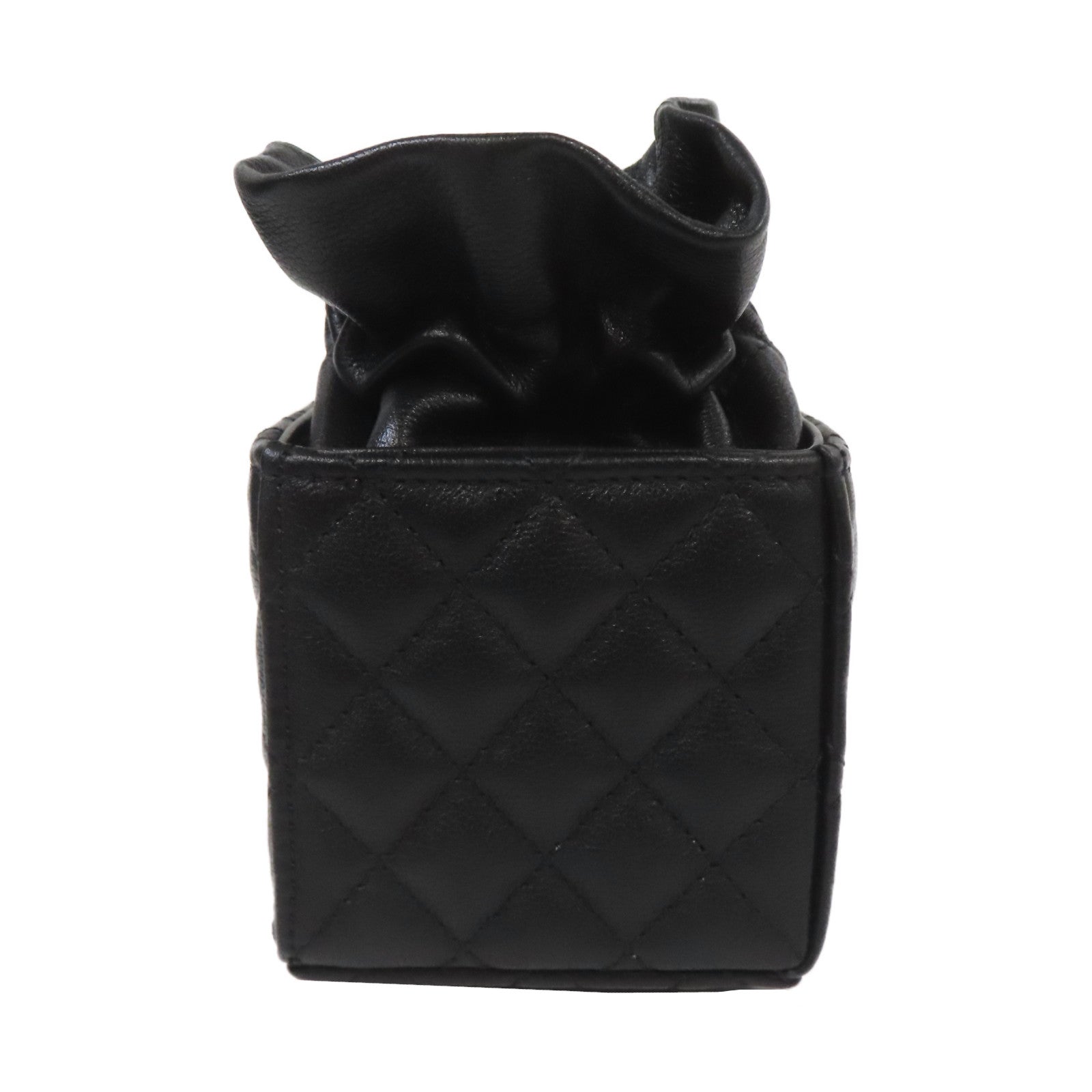 CHANEL 菱格牛皮皮革Micro Drawstring Bucket Bag With Chain金扣鏈帶肩背袋黑色