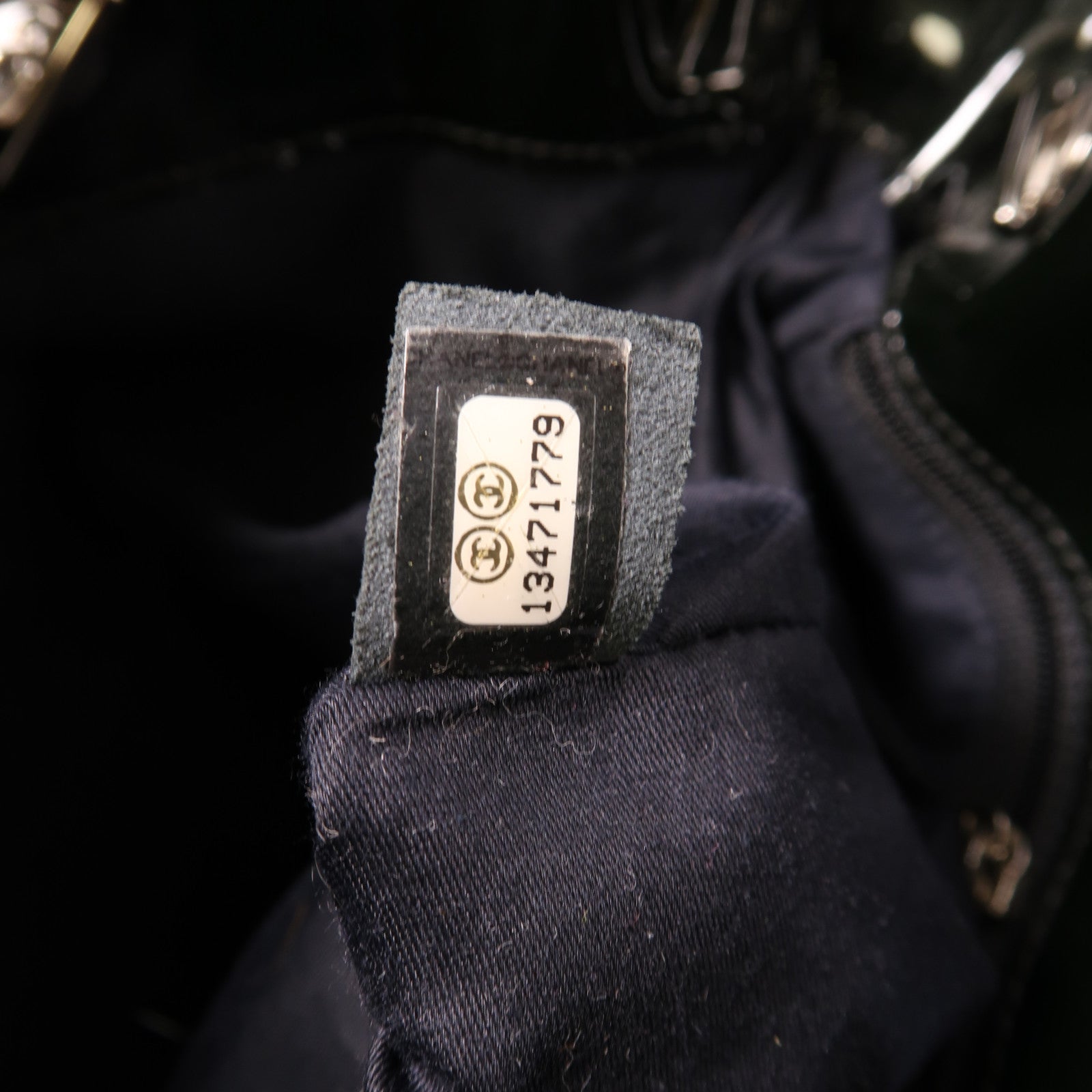 CHANEL 漆皮皮革Chain Shoulder銀扣肩背袋黑色