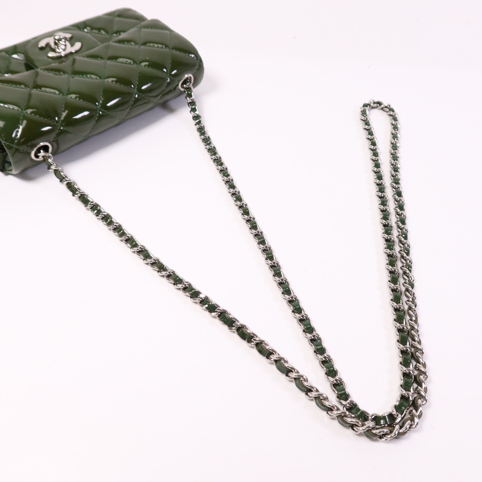 CHANEL 漆皮皮革Chain Shoulder銀扣鏈帶肩背袋