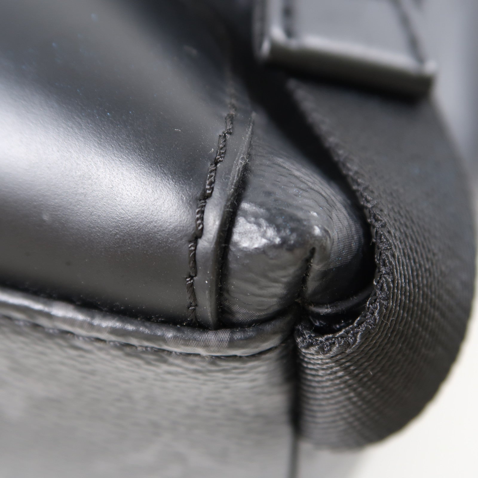 LOUIS VUITTON Monogram Eclipse Messenger Voyager銀扣肩背袋黑色